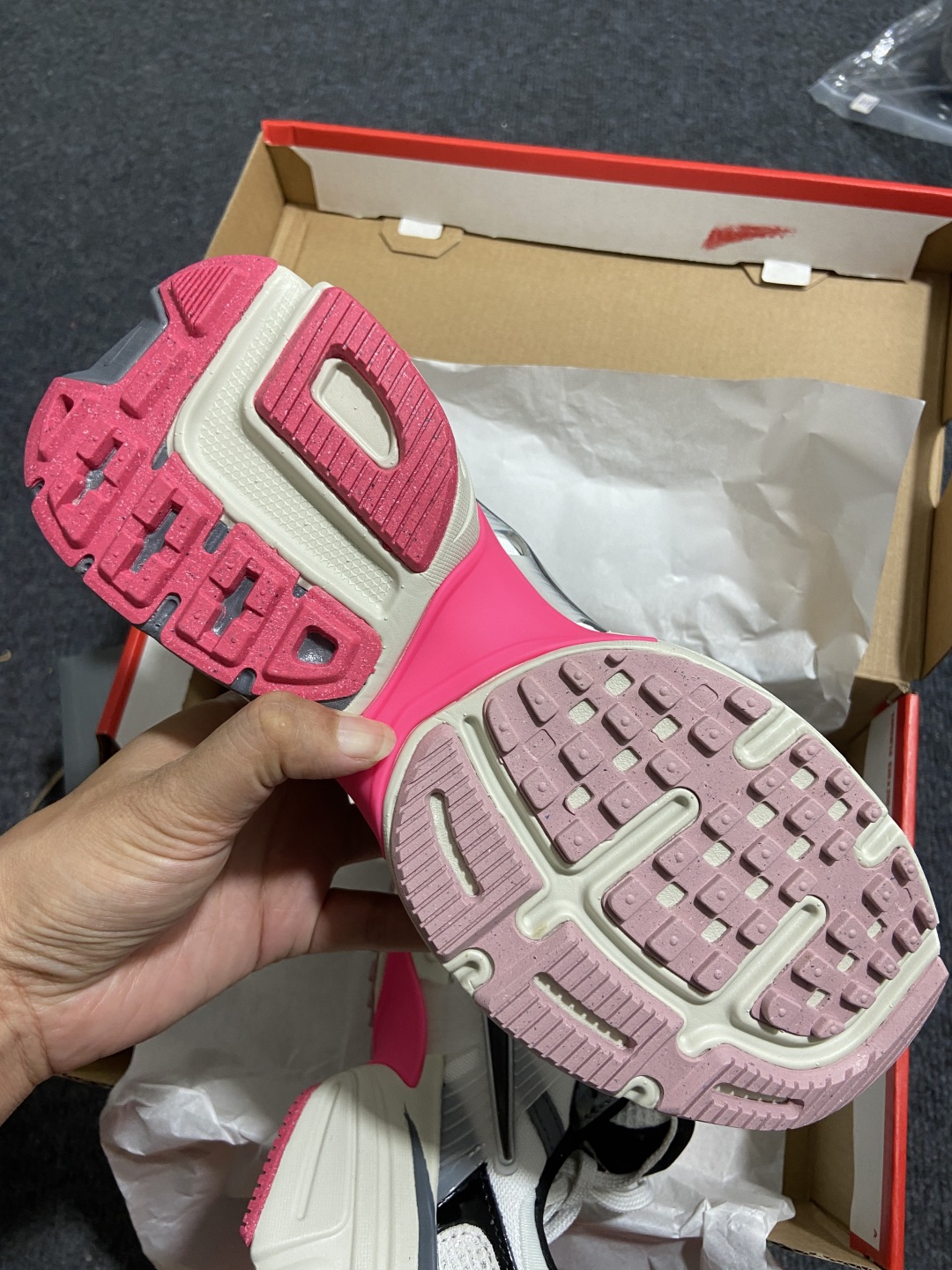 V2K 尺码35.5-46

纯原版出品-V2K Run 白灰黑 FZ5061-100 YZ007