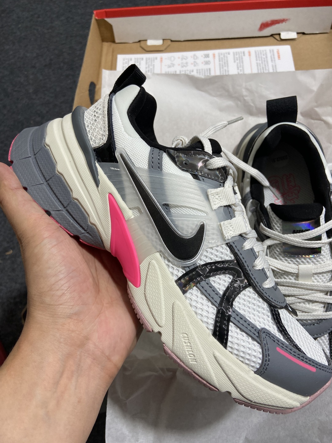 V2K 尺码35.5-46

纯原版出品-V2K Run 白灰黑 FZ5061-100 YZ007