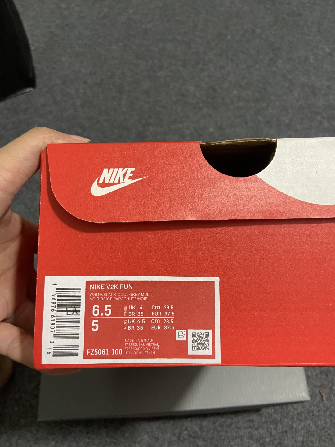 V2K 尺码35.5-46

纯原版出品-V2K Run 白灰黑 FZ5061-100 YZ007