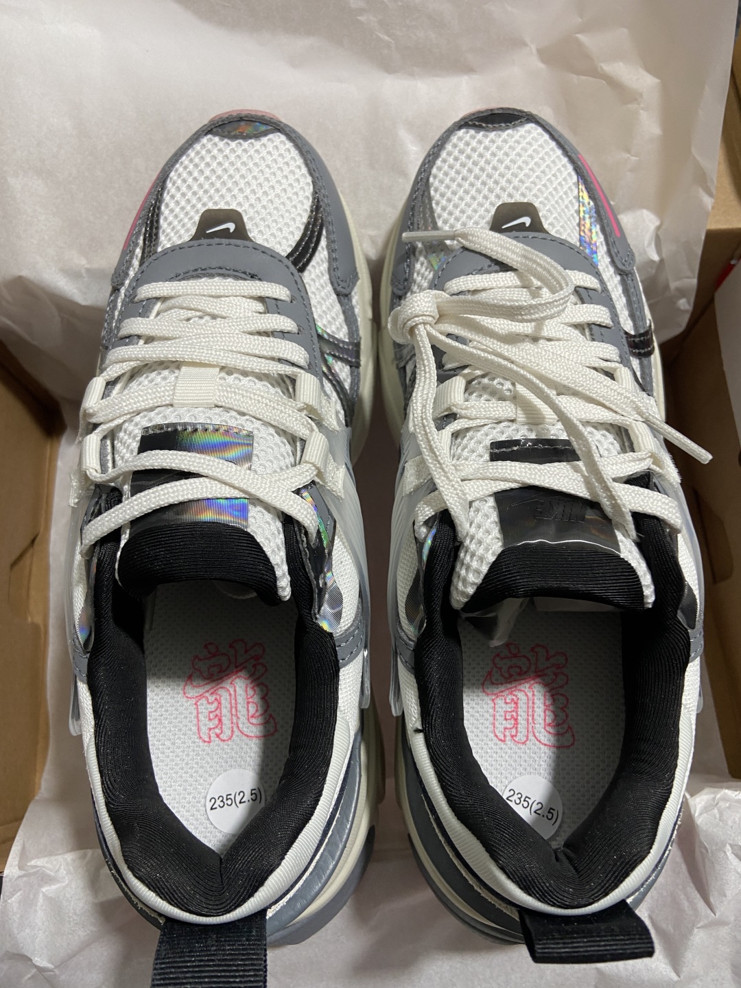V2K 尺码35.5-46

纯原版出品-V2K Run 白灰黑 FZ5061-100 YZ007