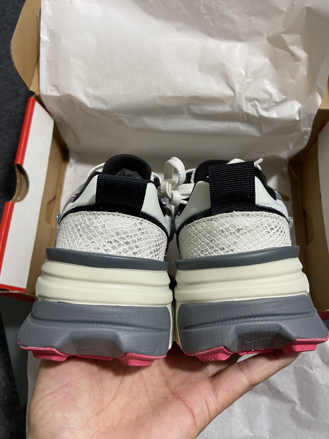 V2K 尺码35.5-46

纯原版出品-V2K Run 白灰黑 FZ5061-100 YZ007