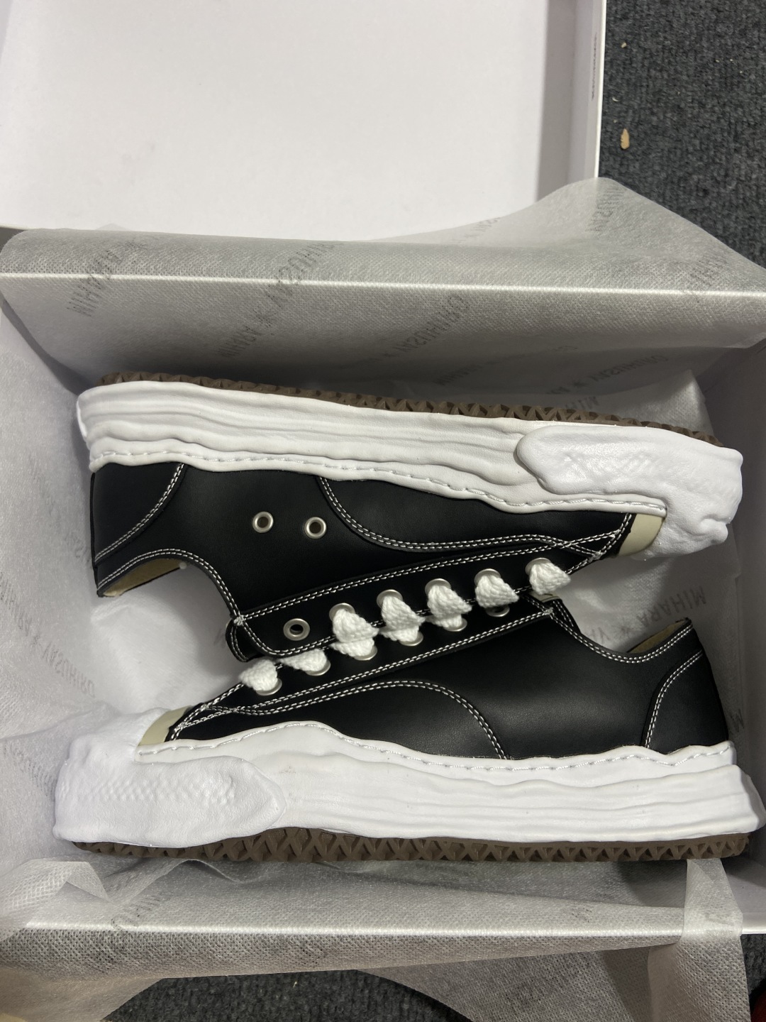 MMY 三原 尺码36-44

纯原版出品-MIHARA YASUHIRO Maison Hank OG