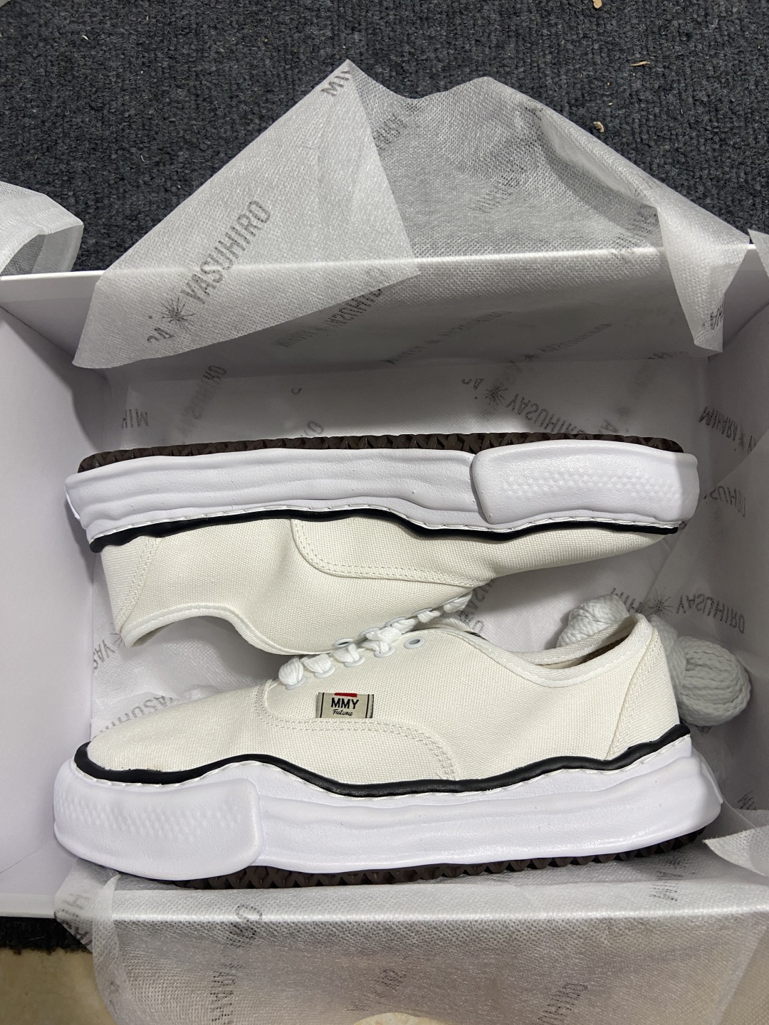 MMY 三原 尺码36-44

纯原版出品-MIHARA YASUHIRO Maison Hank OG