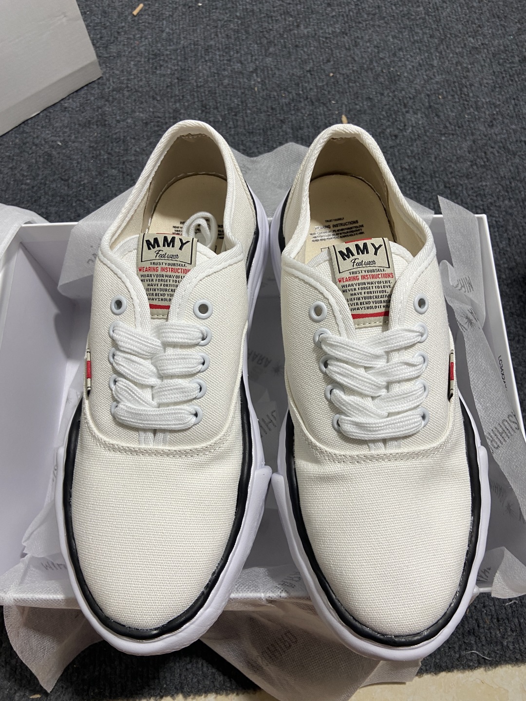 MMY 三原 尺码36-44

纯原版出品-MIHARA YASUHIRO Maison Hank OG
