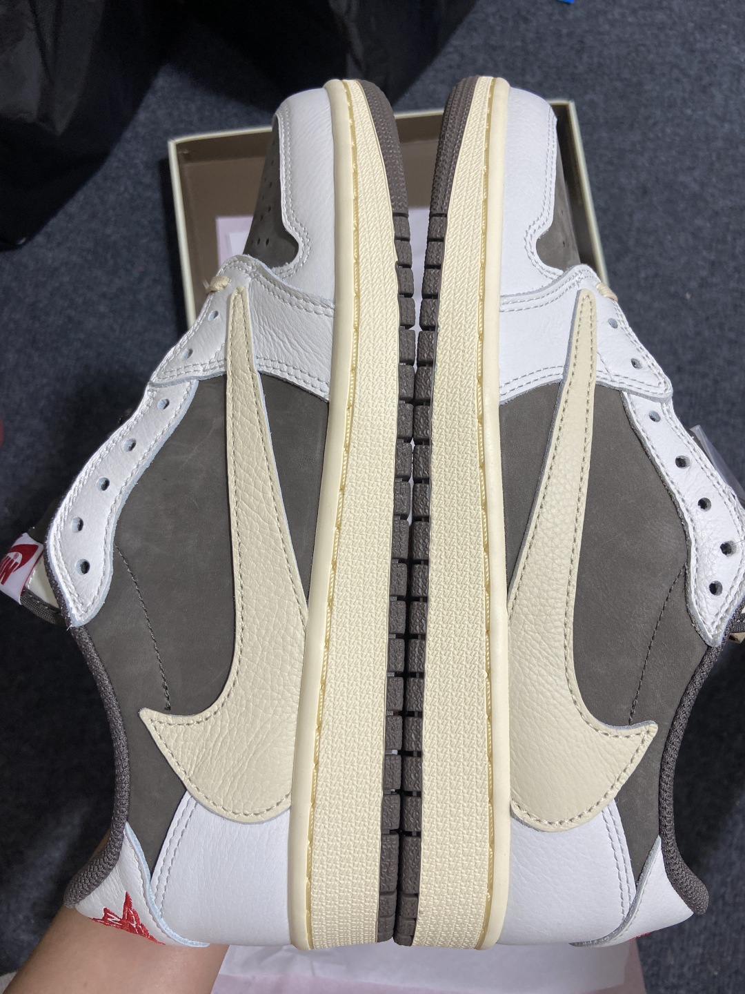 AJ1 Low 白棕倒钩 鞋码：36-47.5

纯原版出品-Travis Scott x Air Jo