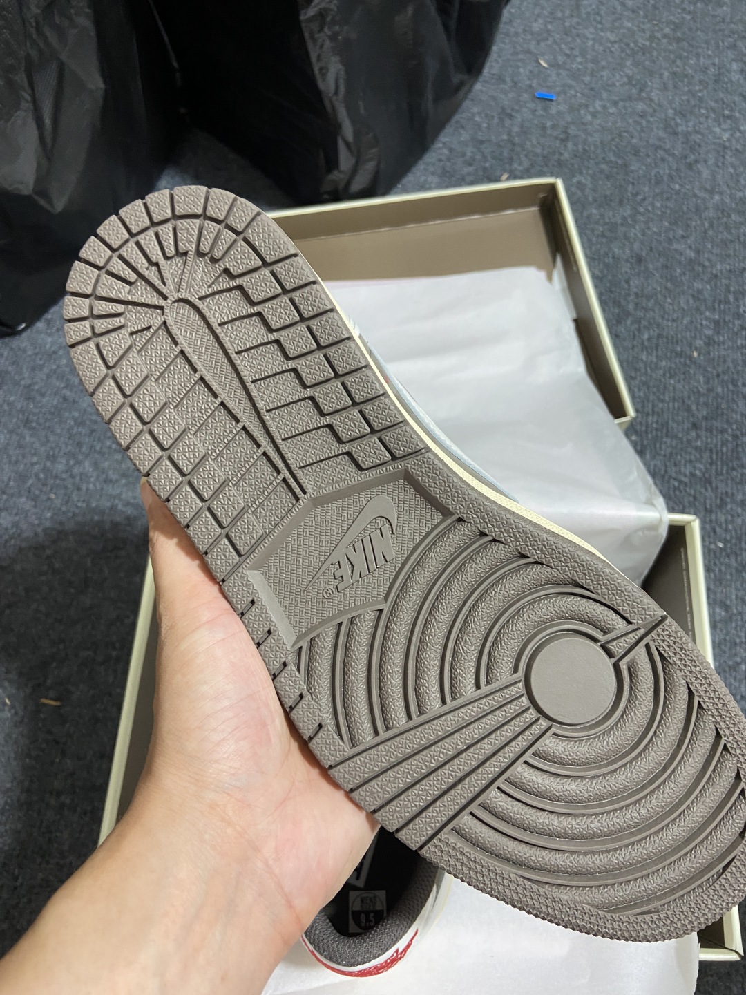 AJ1 Low 白棕倒钩 鞋码：36-47.5

纯原版出品-Travis Scott x Air Jo