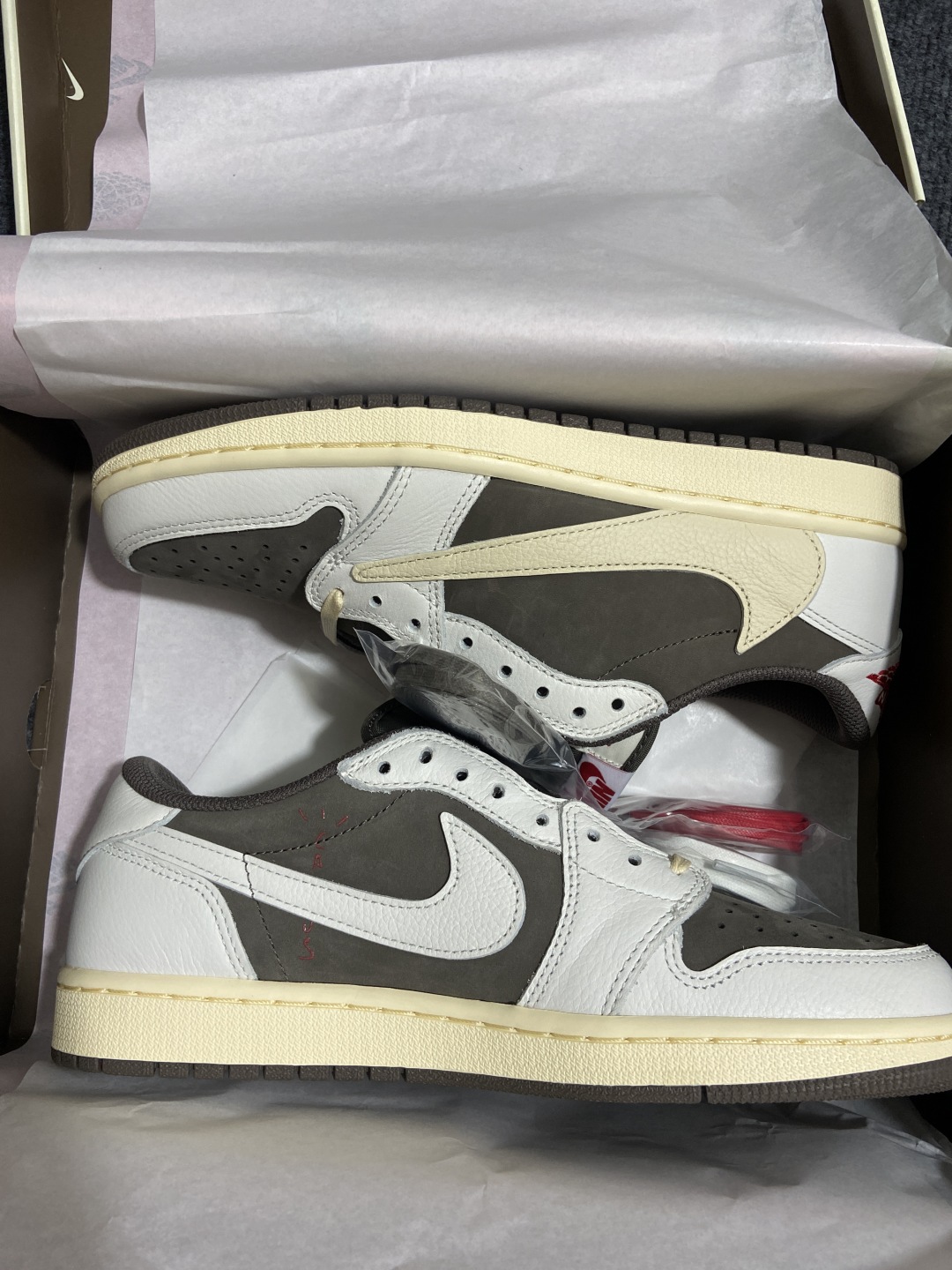 AJ1 Low 白棕倒钩 鞋码：36-47.5

纯原版出品-Travis Scott x Air Jo