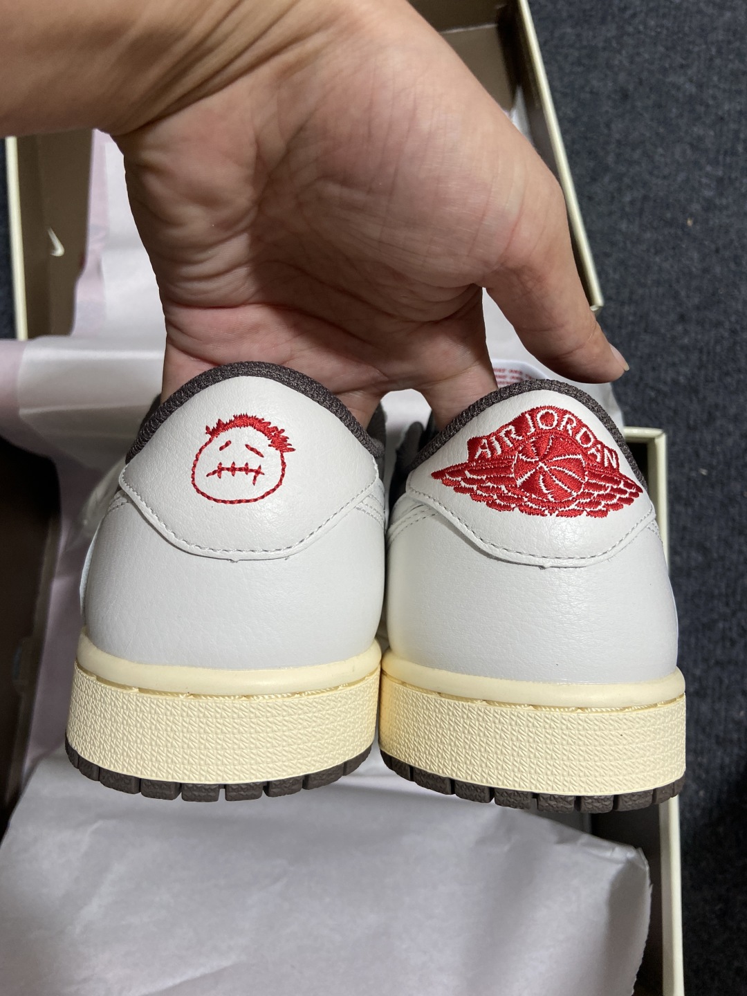 AJ1 Low 白棕倒钩 鞋码：36-47.5

纯原版出品-Travis Scott x Air Jo