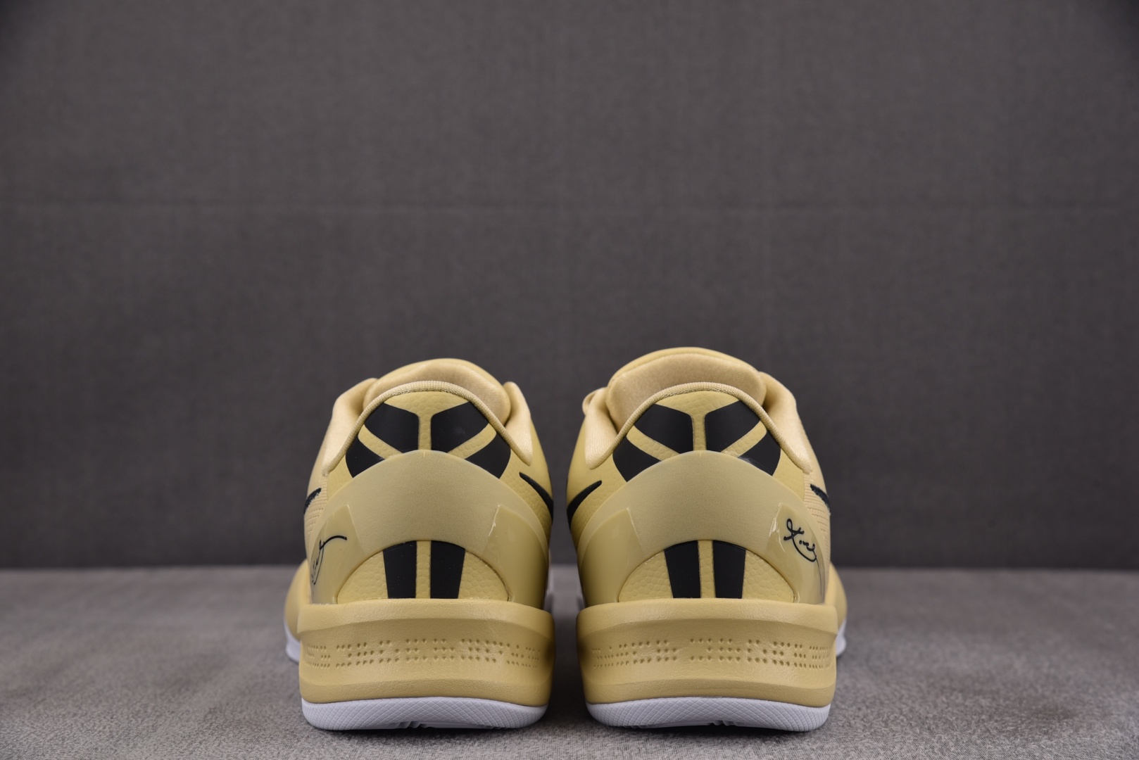 科比8 尺码40-50.5

纯原版出品-NK Kobe 8 Protro TB Champagne G