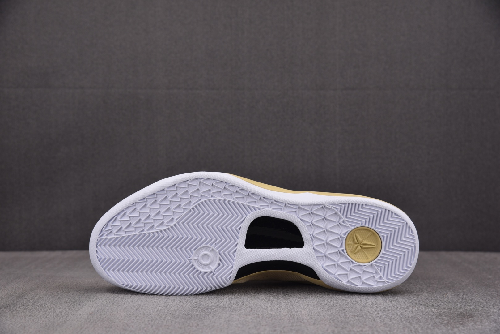 科比8 尺码40-50.5

纯原版出品-NK Kobe 8 Protro TB Champagne G