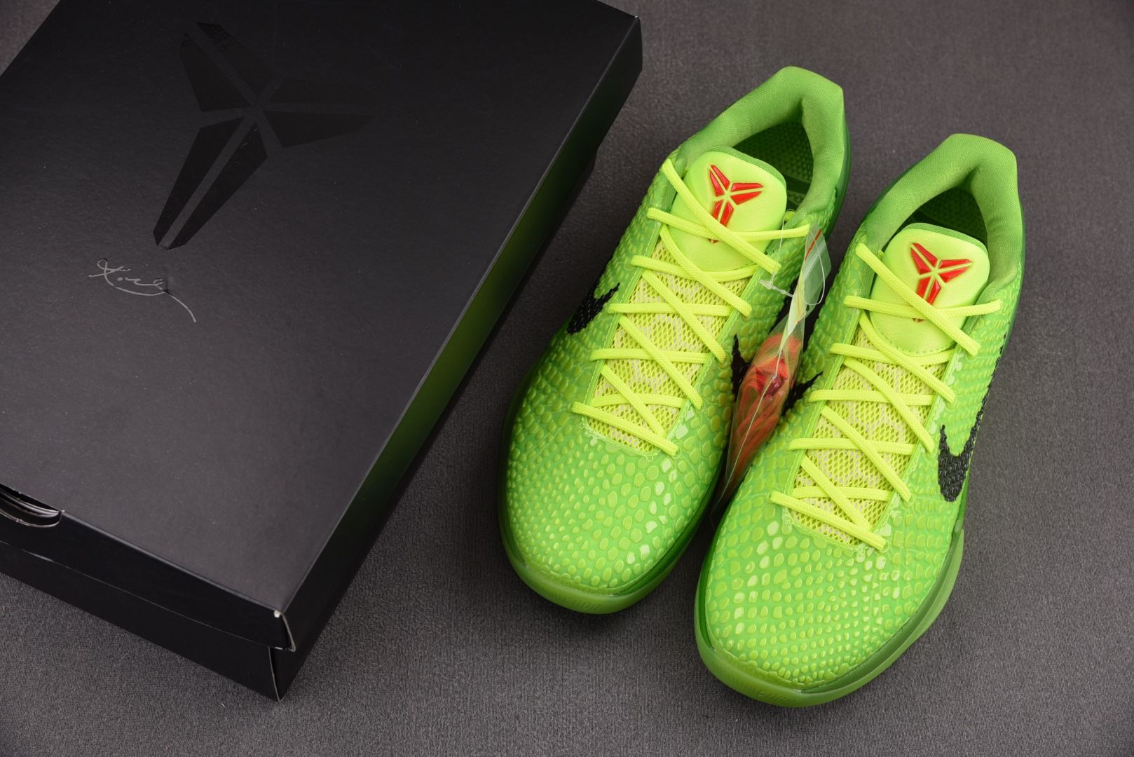 科比6 尺码40-50.5

纯原版出品-Zoom Kobe 6 ZK6 科比6 青蜂侠绿蛇圣诞 CW2