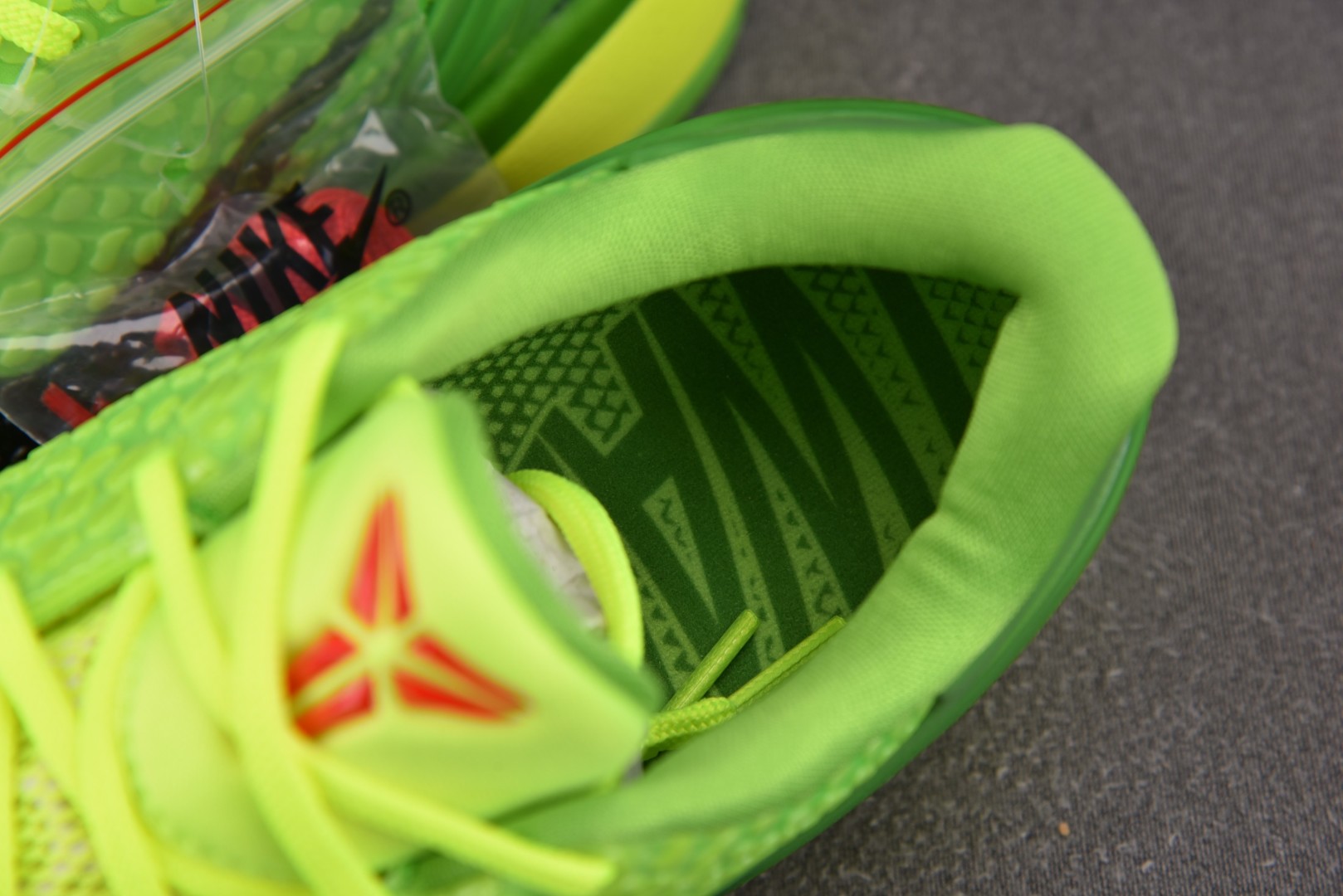 科比6 尺码40-50.5

纯原版出品-Zoom Kobe 6 ZK6 科比6 青蜂侠绿蛇圣诞 CW2