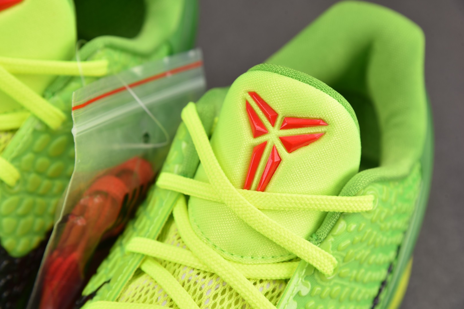 科比6 尺码40-50.5

纯原版出品-Zoom Kobe 6 ZK6 科比6 青蜂侠绿蛇圣诞 CW2