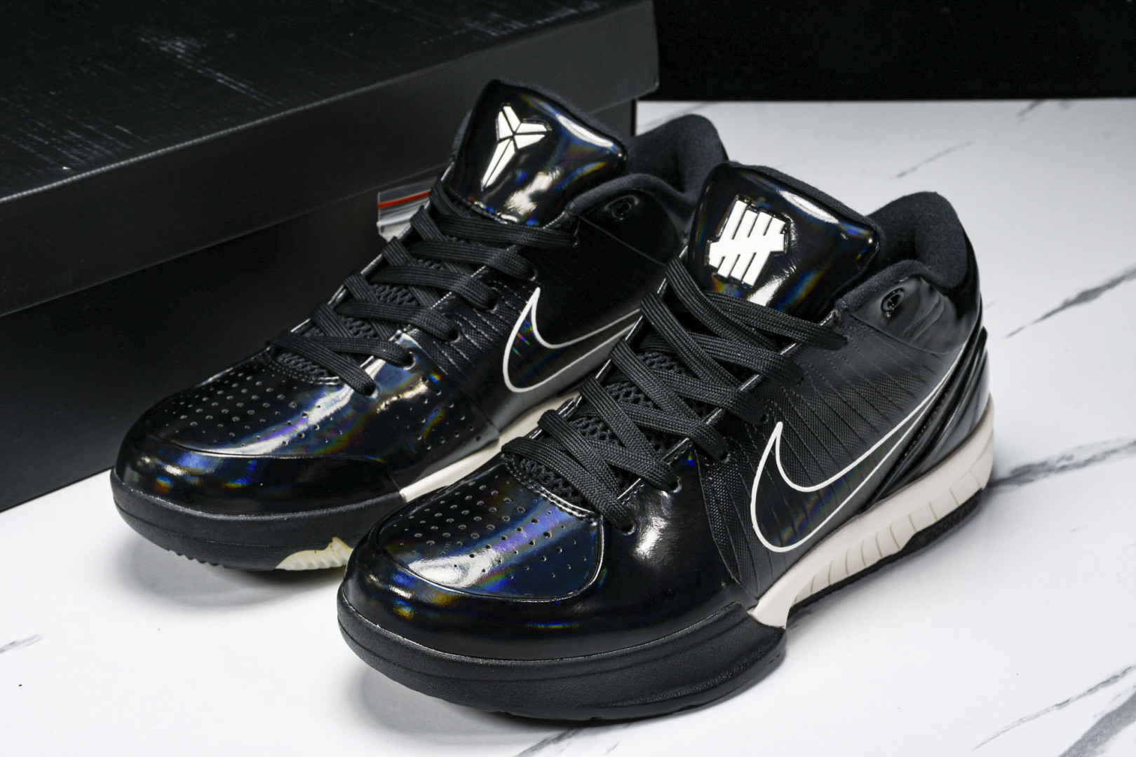 科比4 尺码40-50.5

纯原版出品-Undefeated x NK Kobe 4 P Rrotro