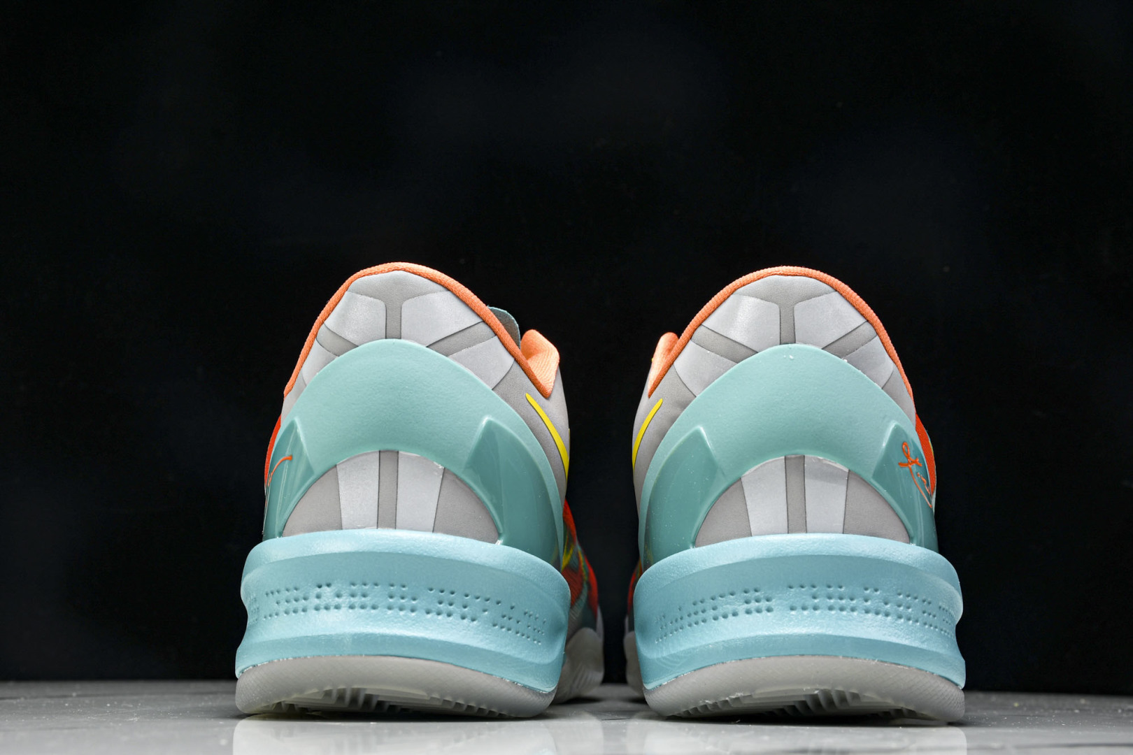科比8 尺码40-50.5

纯原版出品-Kobe 8 Prtro“Venice Beach”2024 