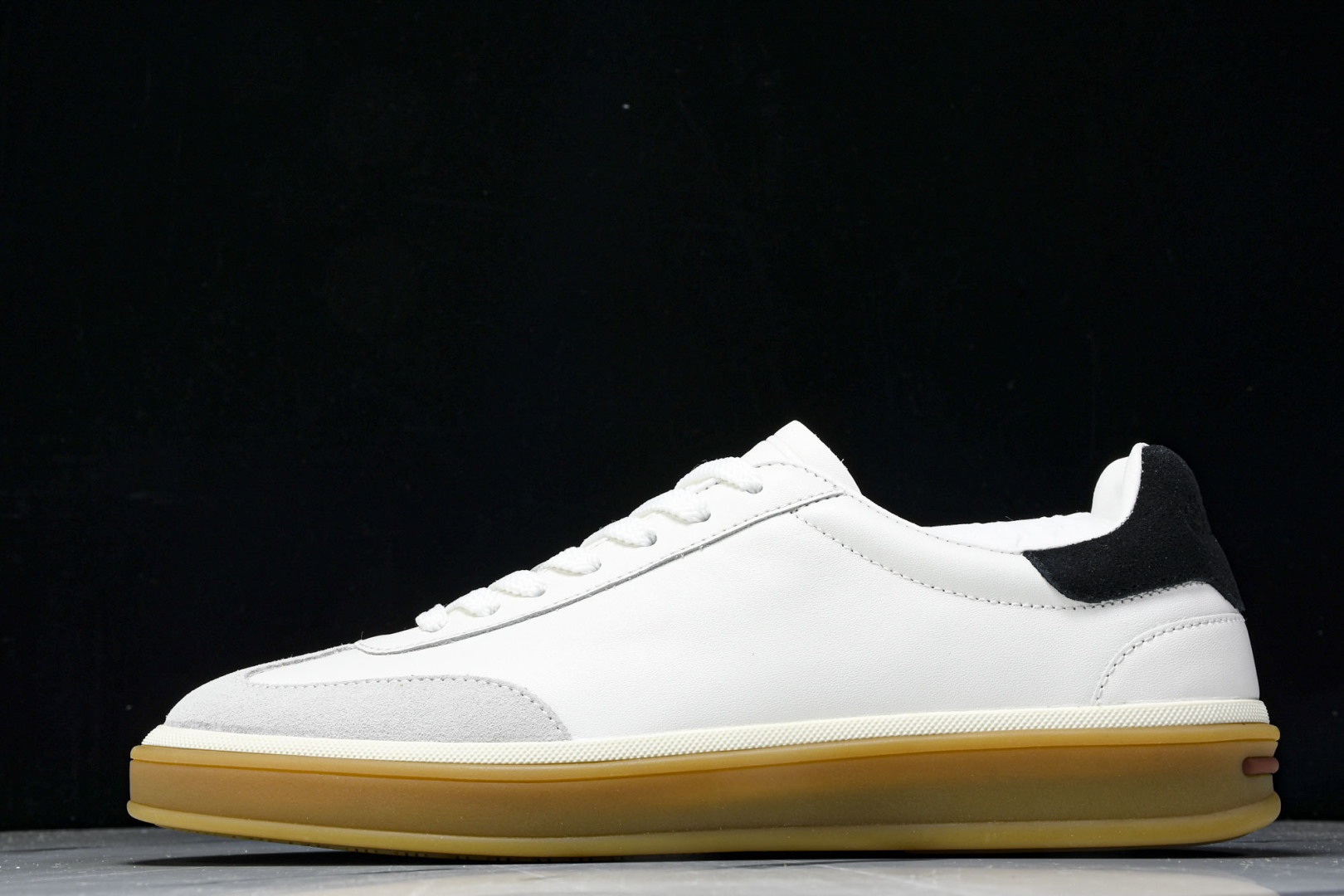 诺悠*翩雅 尺码39-45

纯原版出品-Loro Piana男士 Tennis Walk 绒面革低帮运