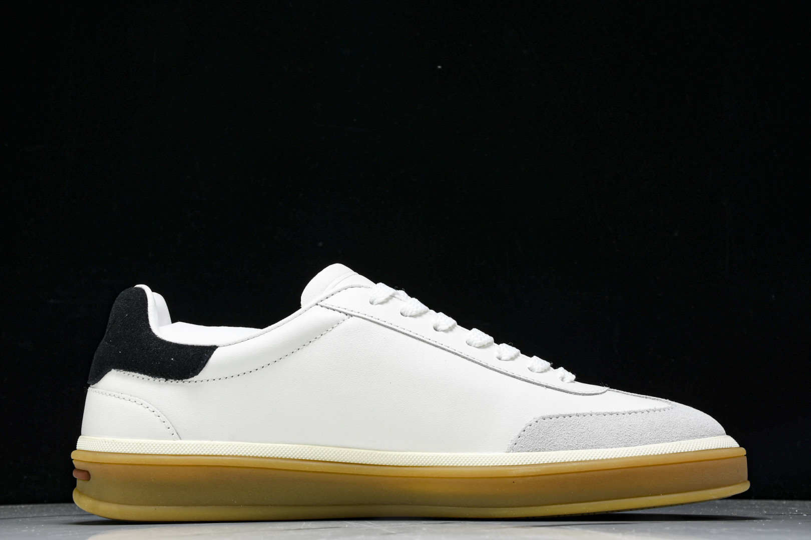诺悠*翩雅 尺码39-45

纯原版出品-Loro Piana男士 Tennis Walk 绒面革低帮运