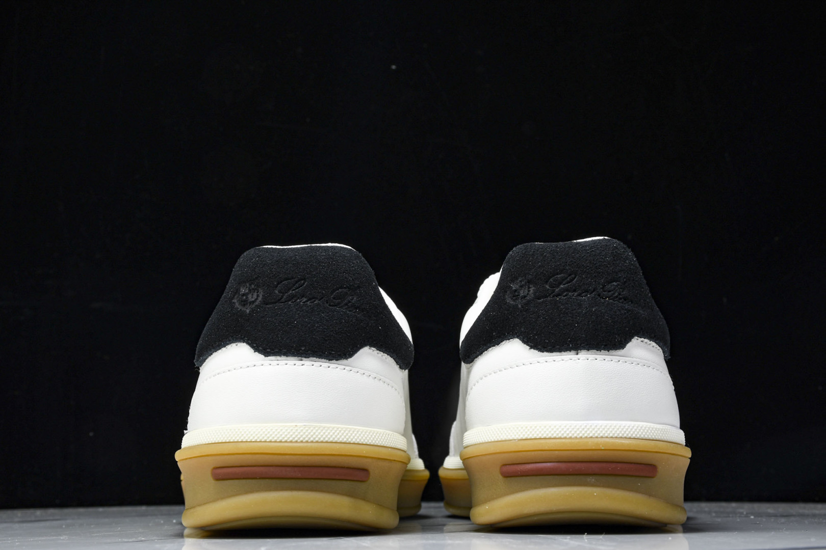 诺悠*翩雅 尺码39-45

纯原版出品-Loro Piana男士 Tennis Walk 绒面革低帮运