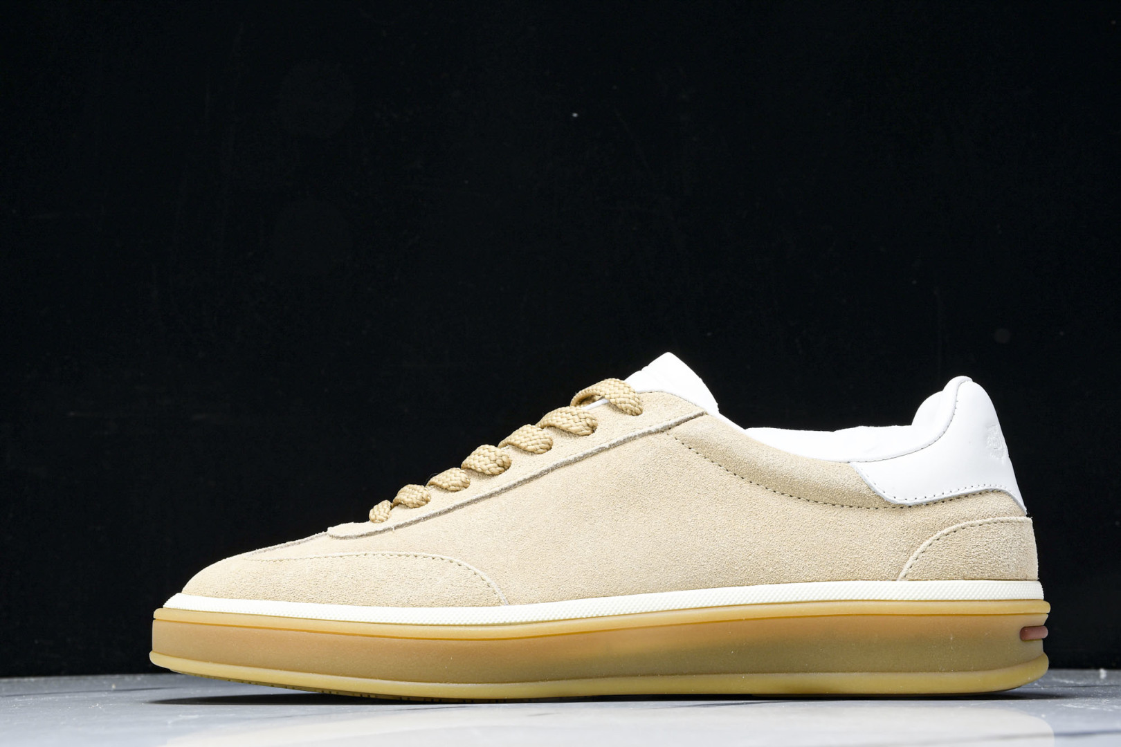 诺悠*翩雅 尺码40-50.5

纯原版出品-Loro Piana男士 Tennis Walk 绒面革低