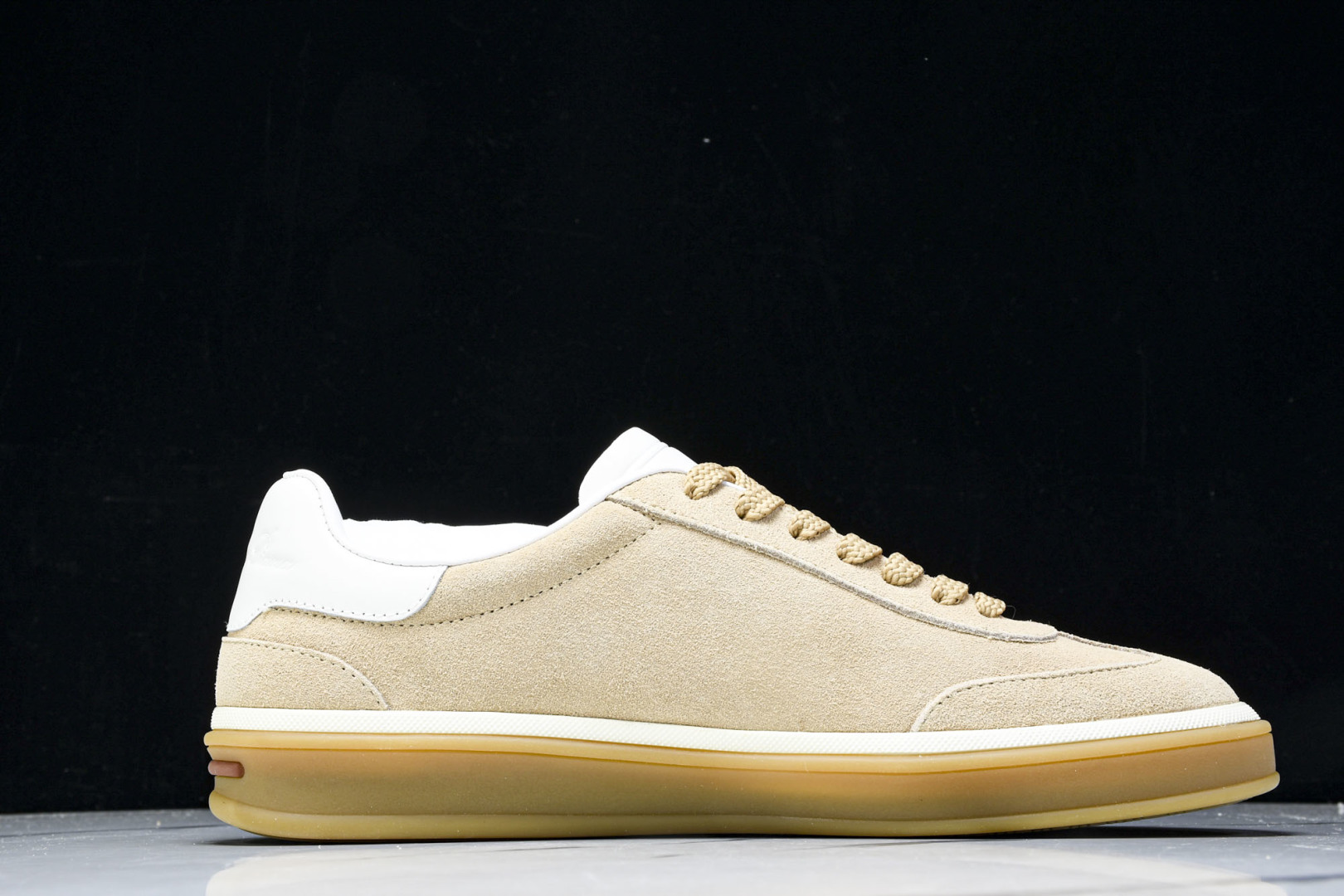 诺悠*翩雅 尺码40-50.5

纯原版出品-Loro Piana男士 Tennis Walk 绒面革低