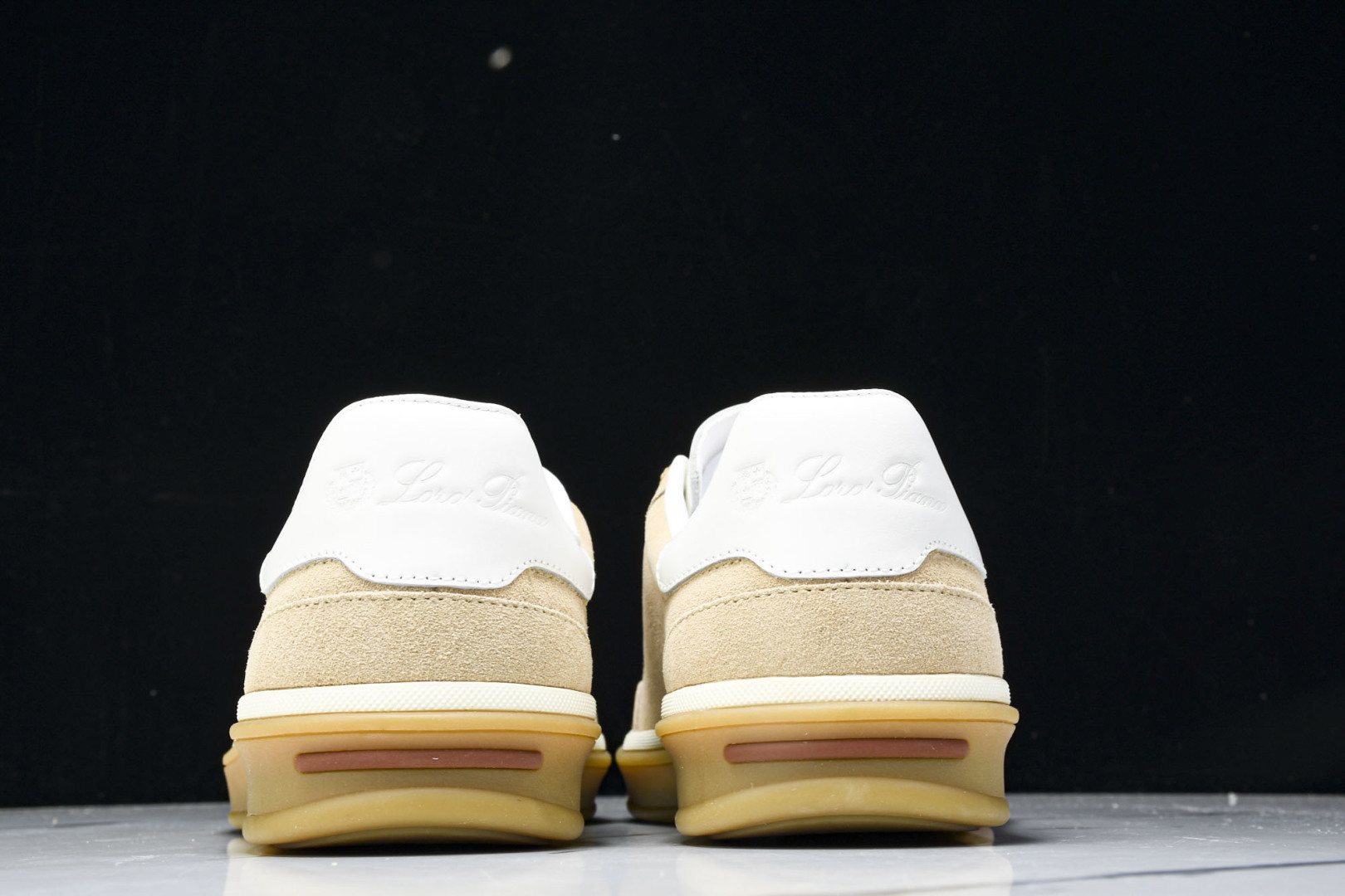 诺悠*翩雅 尺码40-50.5

纯原版出品-Loro Piana男士 Tennis Walk 绒面革低