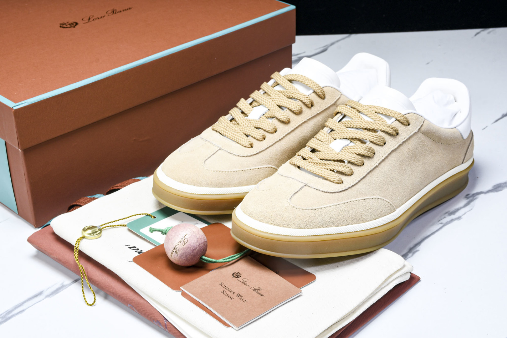 诺悠*翩雅 尺码40-50.5

纯原版出品-Loro Piana男士 Tennis Walk 绒面革低