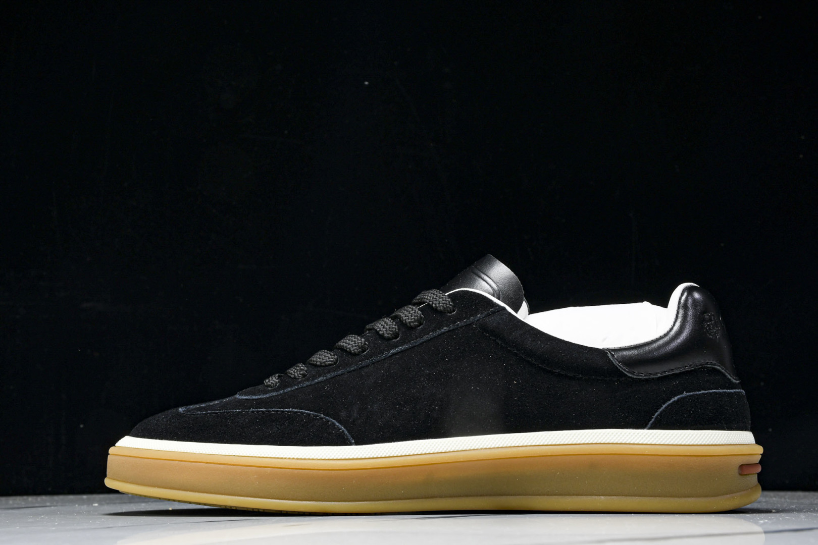 诺悠*翩雅 尺码39-45

纯原版出品-Loro Piana男士 Tennis Walk 绒面革低帮运
