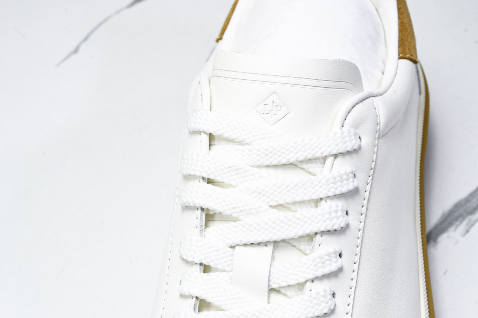 诺悠*翩雅 尺码39-45

纯原版出品-Loro Piana男士 Tennis Walk 绒面革低帮运
