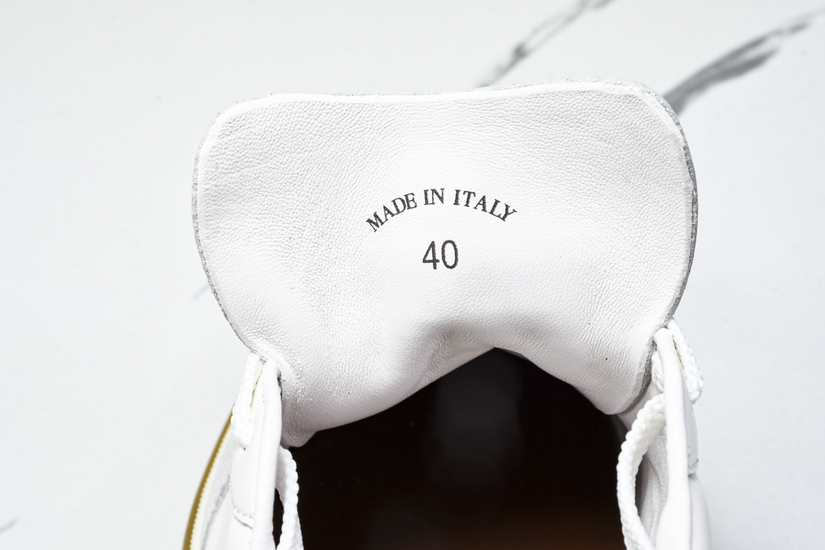 诺悠*翩雅 尺码39-45

纯原版出品-Loro Piana男士 Tennis Walk 绒面革低帮运