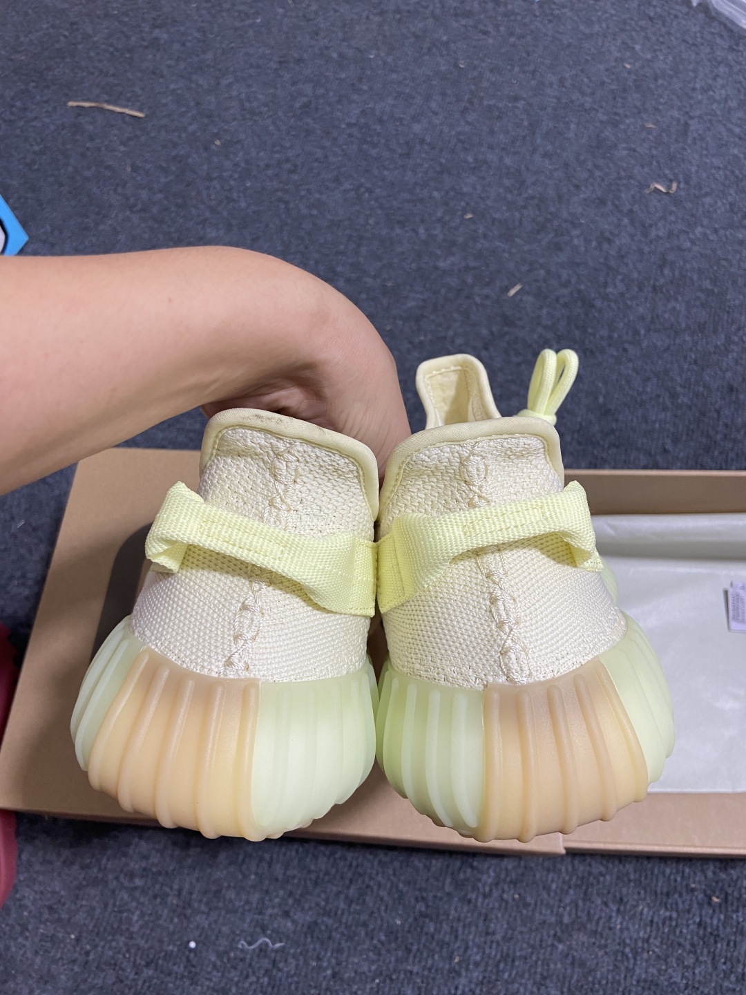 Yeezy黄油 尺码36-48

纯原版出品-Yeezy Boost 350 V2  Butter 黄油