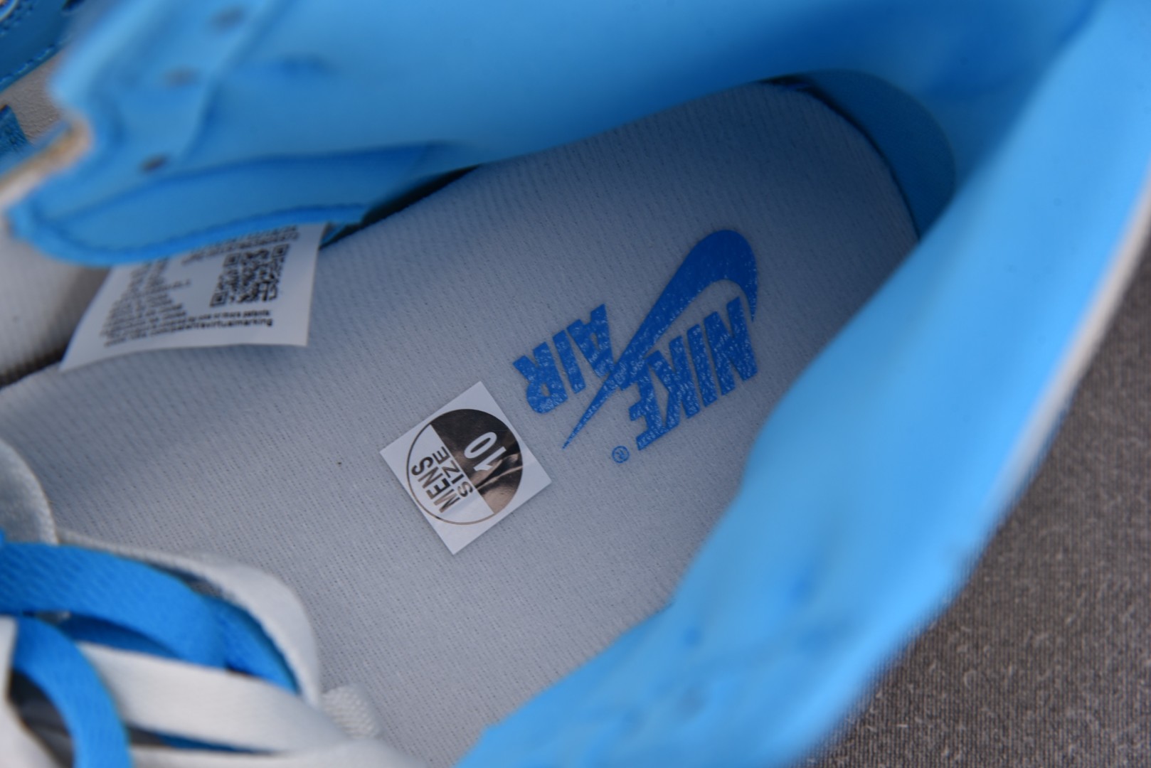 AJ1高帮 尺码40-47.5

纯原版出品-Air Jordan 1 Retro High OG UN