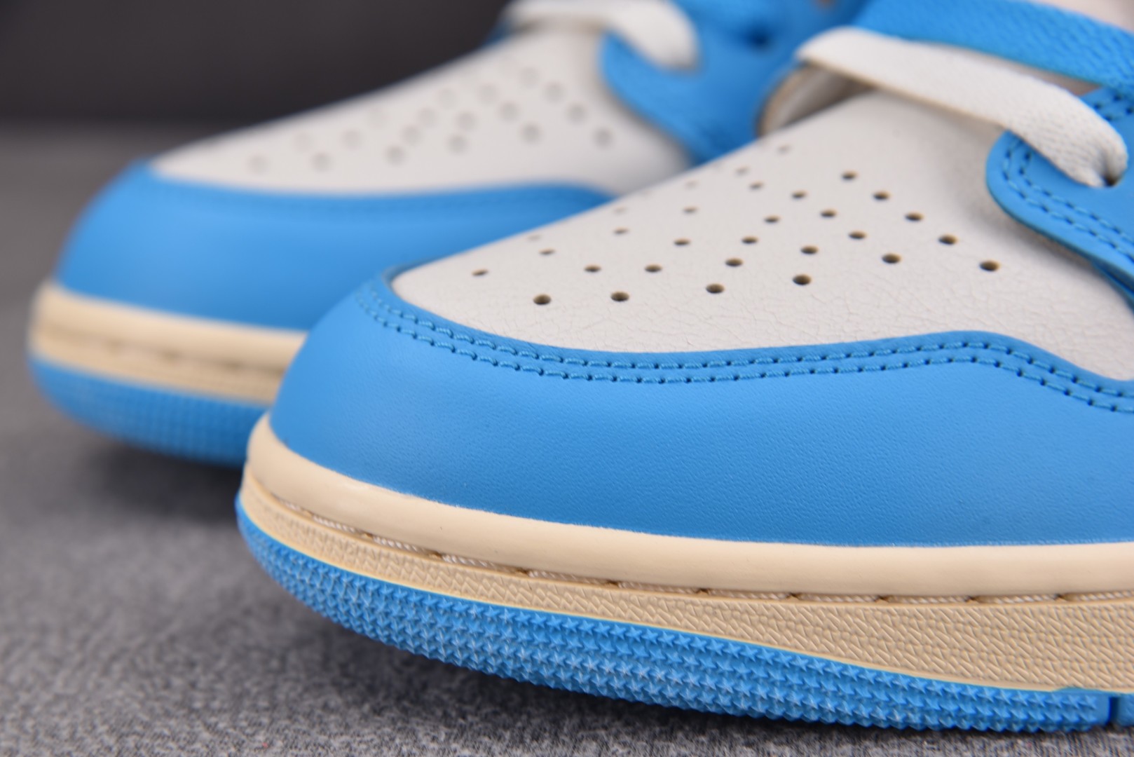 AJ1高帮 尺码40-47.5

纯原版出品-Air Jordan 1 Retro High OG UN