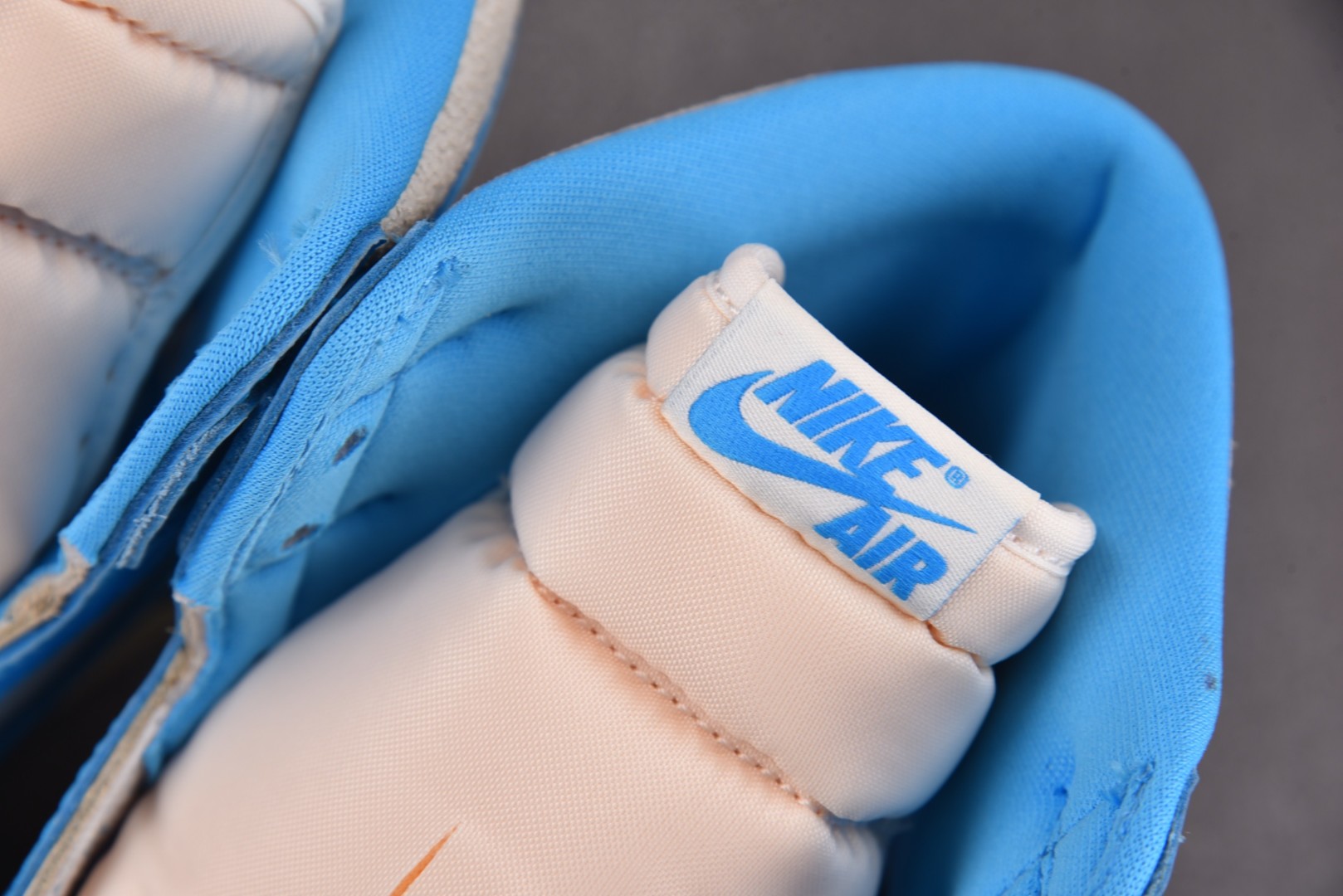 AJ1高帮 尺码40-47.5

纯原版出品-Air Jordan 1 Retro High OG UN