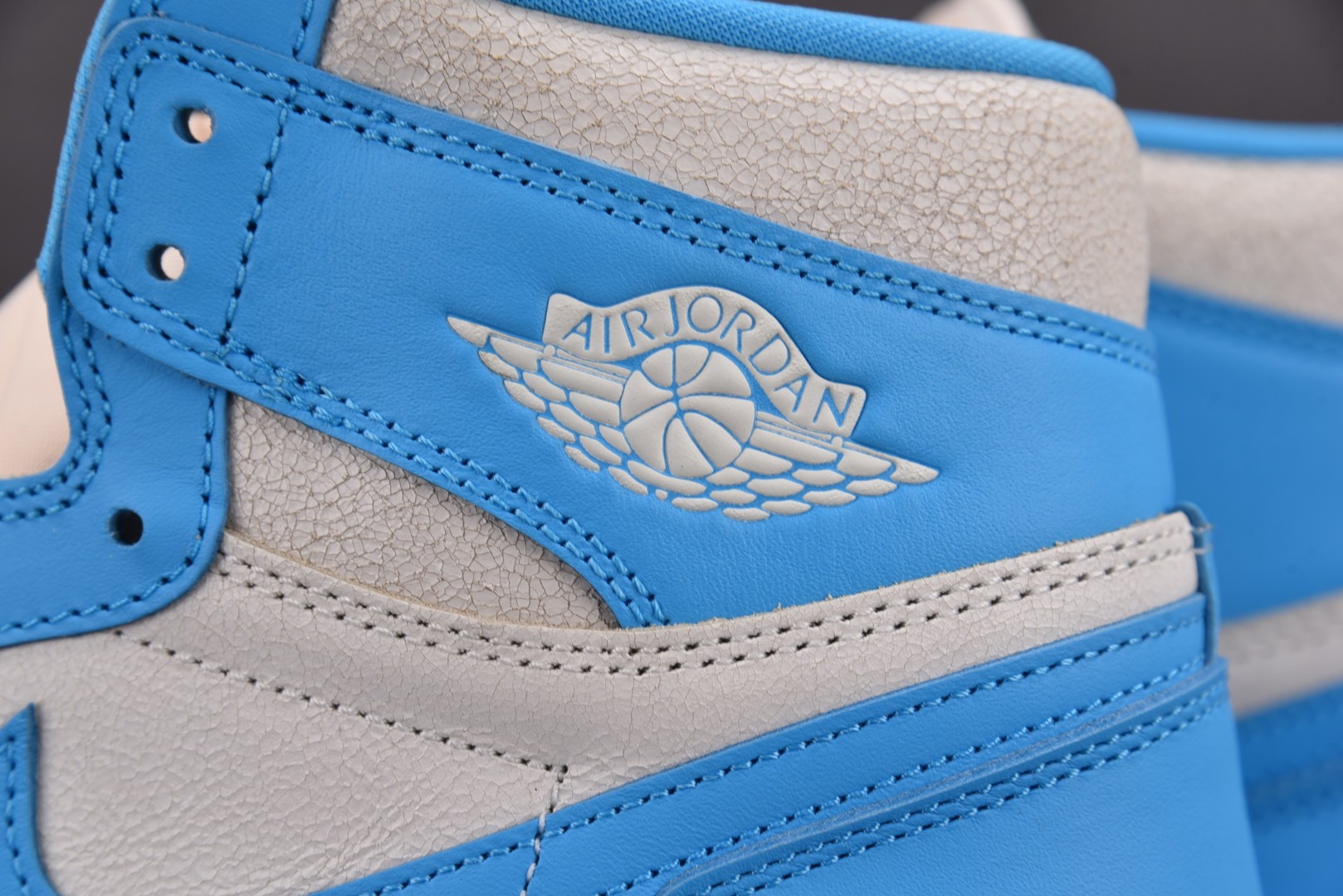 AJ1高帮 尺码40-47.5

纯原版出品-Air Jordan 1 Retro High OG UN