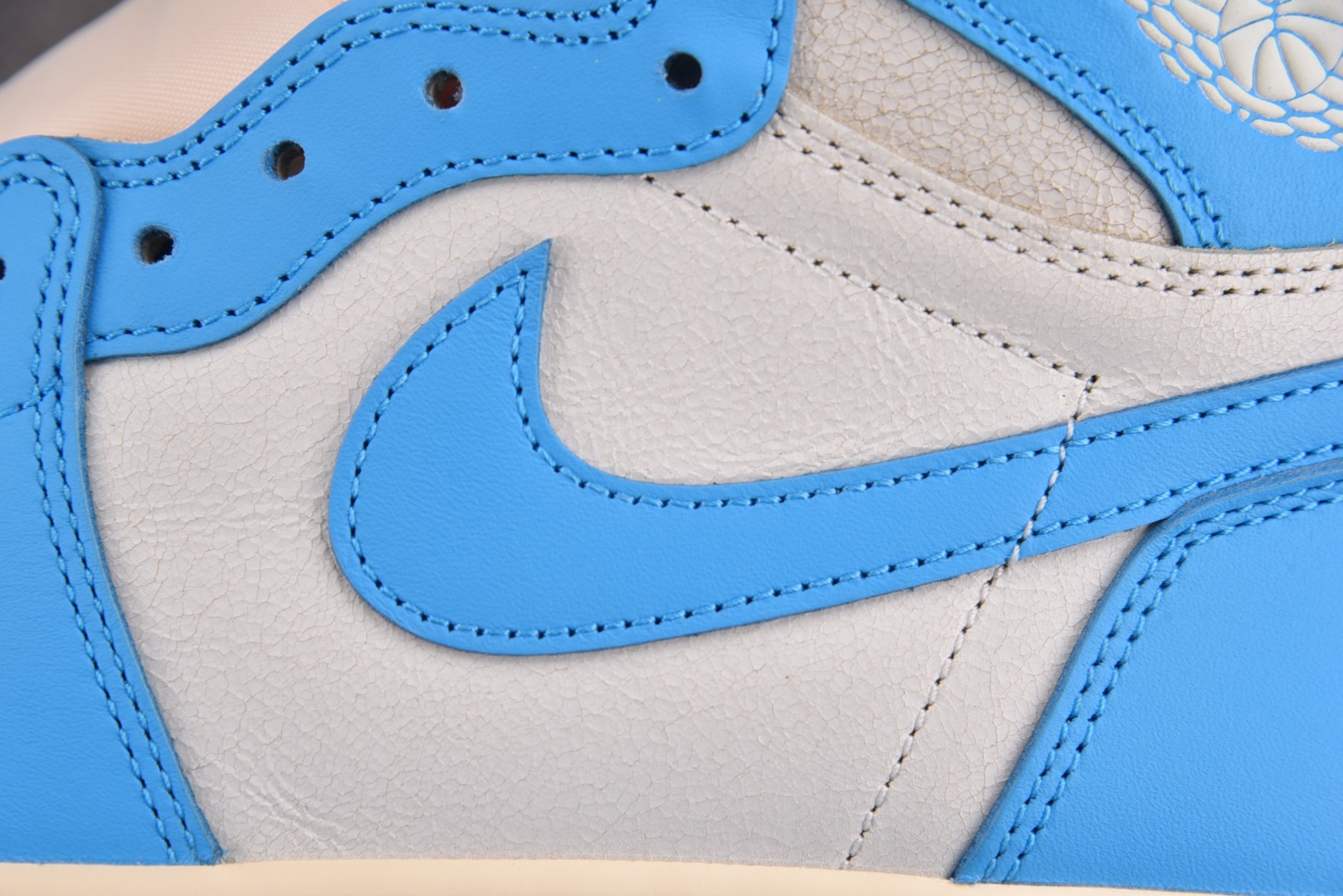 AJ1高帮 尺码40-47.5

纯原版出品-Air Jordan 1 Retro High OG UN