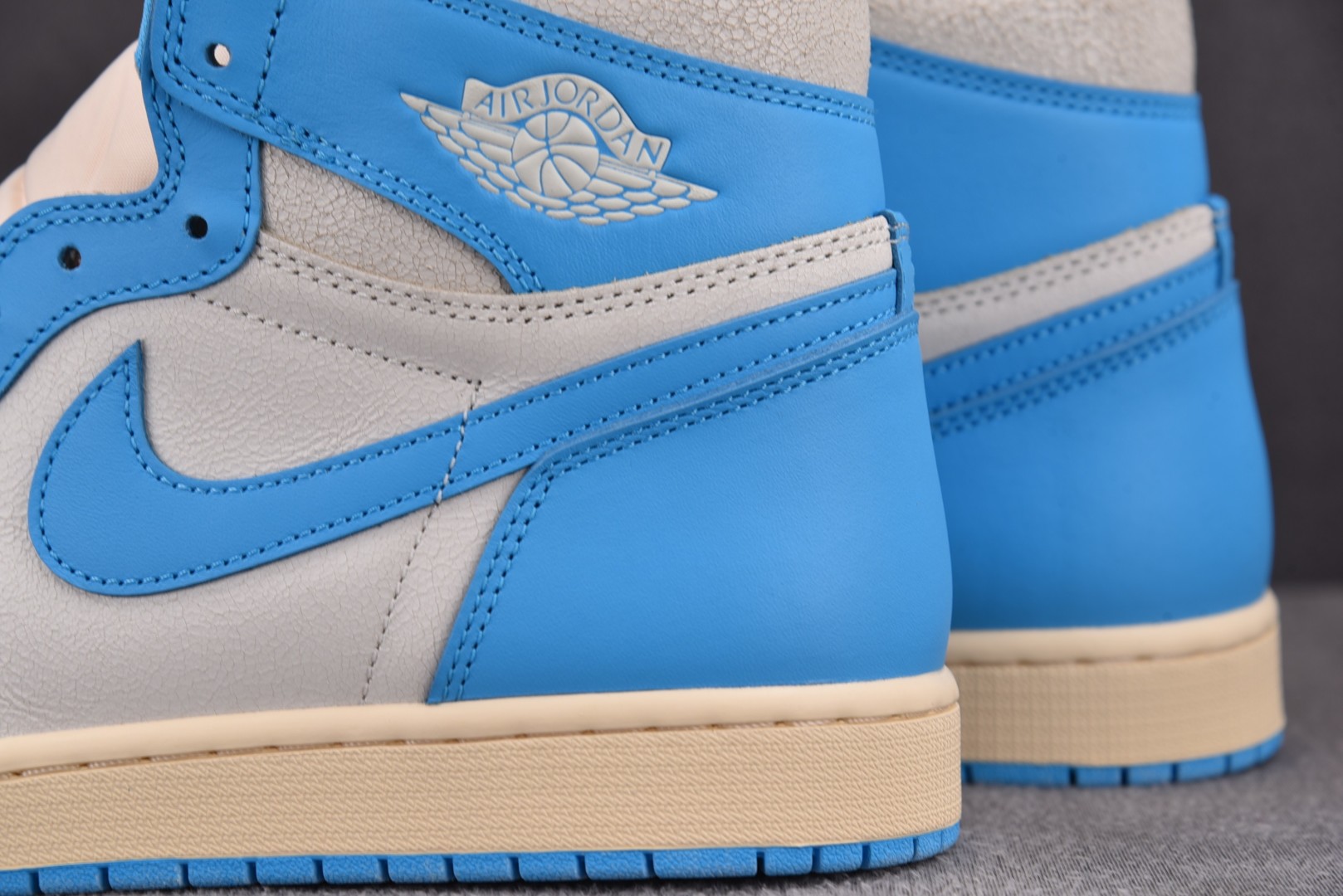AJ1高帮 尺码40-47.5

纯原版出品-Air Jordan 1 Retro High OG UN