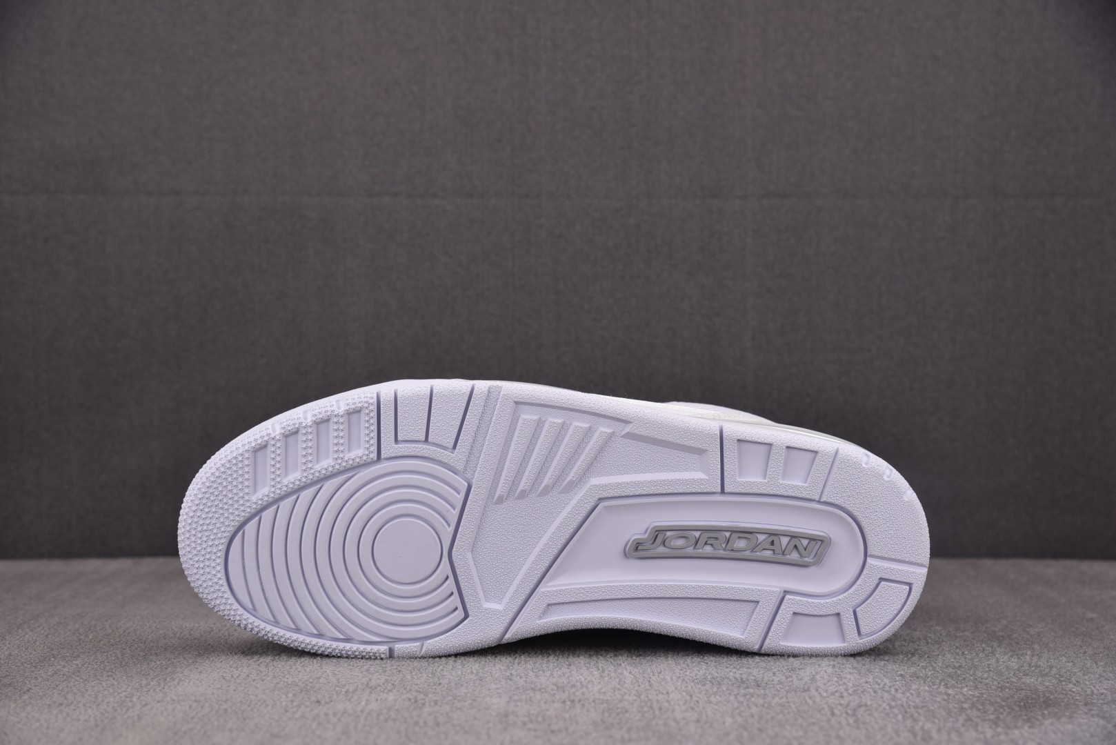 AJ3 尺码40-47.5

纯原版出品-Air Jordan 3 Retro Pure Money (