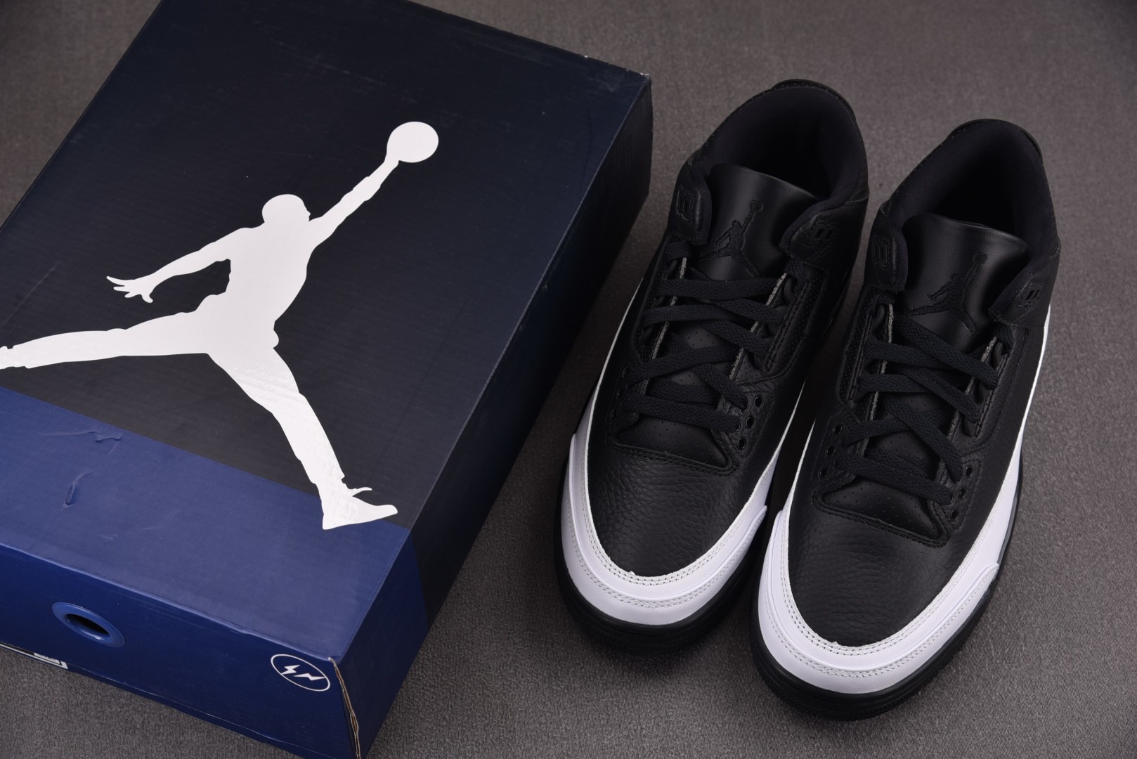 AJ3 尺码40-48.5

纯原版出品-Fragment Design x Air Jordan 3 