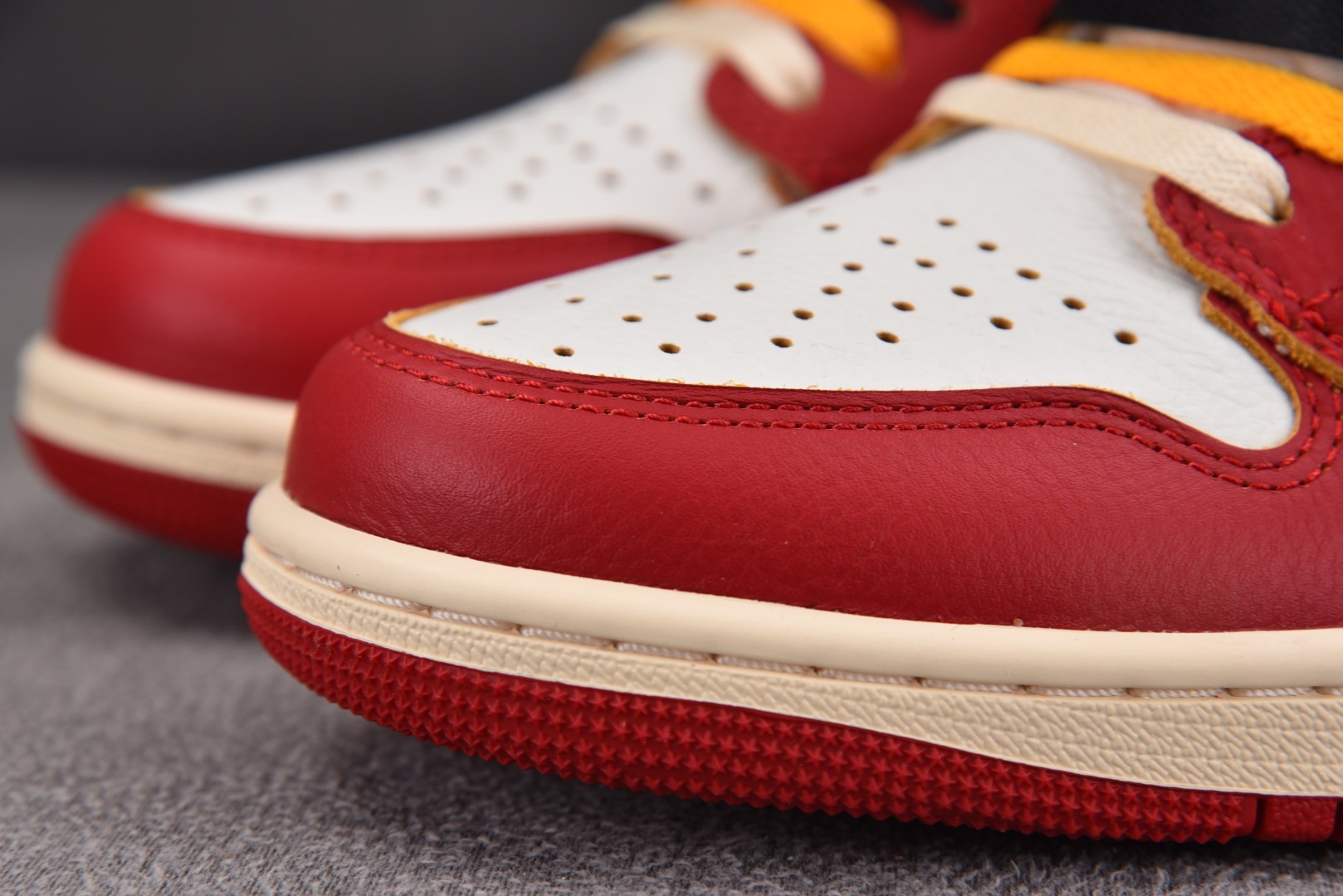 AJ1高帮 尺码40-48.5

纯原版出品-Union LA x Air Jordan Air 1 R