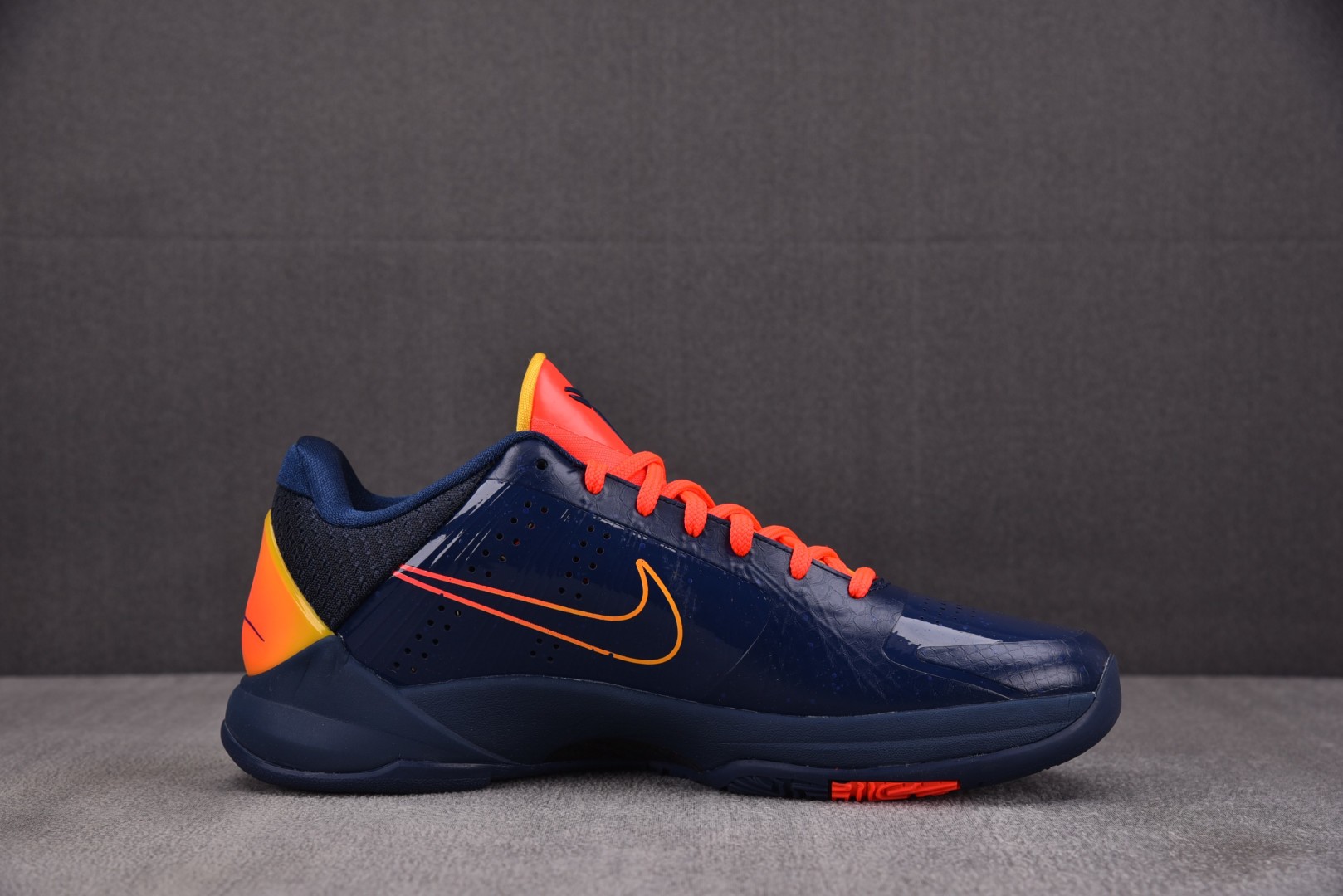 Kobe5 尺码40-48.5

纯原版出品-Caitlin Clark x NK Zoom 科比Kob