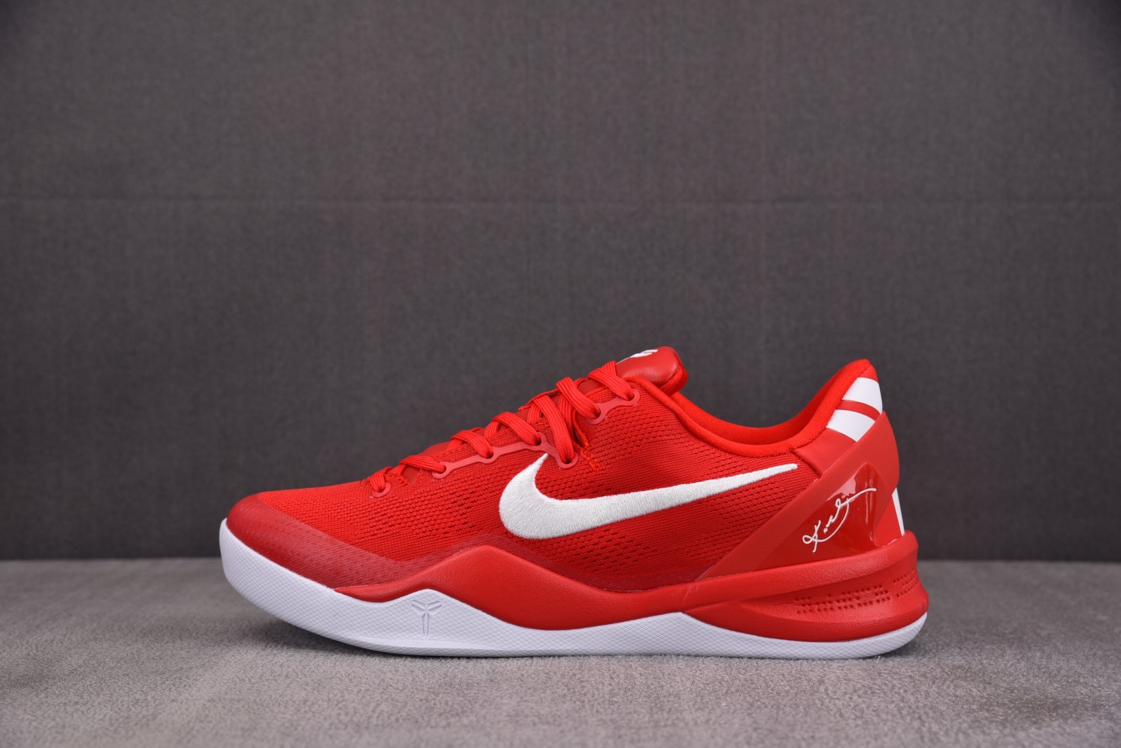 Kobe科比 尺码40-48.5

纯原版出品-NK Kobe 8 Protro University 