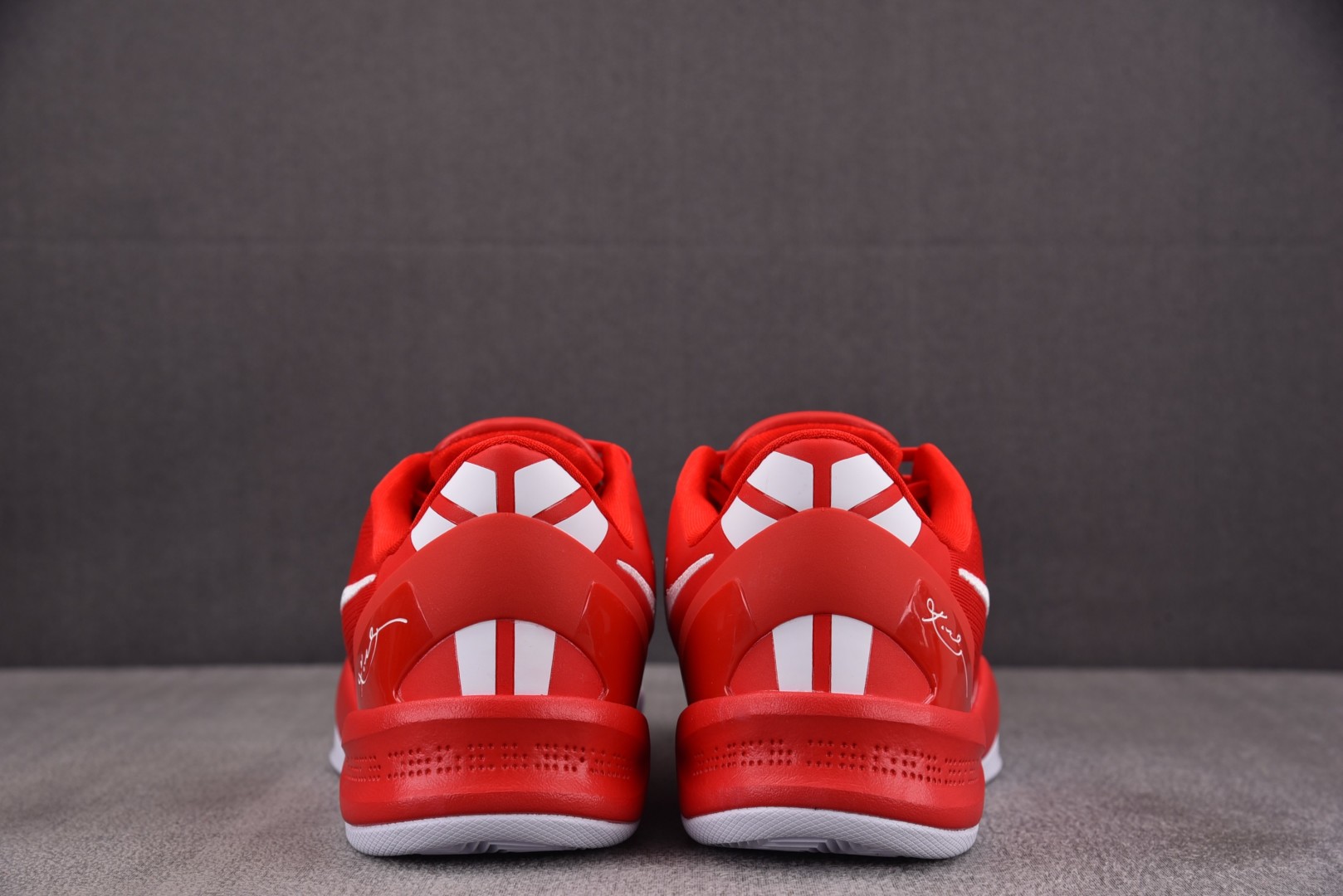 Kobe科比 尺码40-48.5

纯原版出品-NK Kobe 8 Protro University 