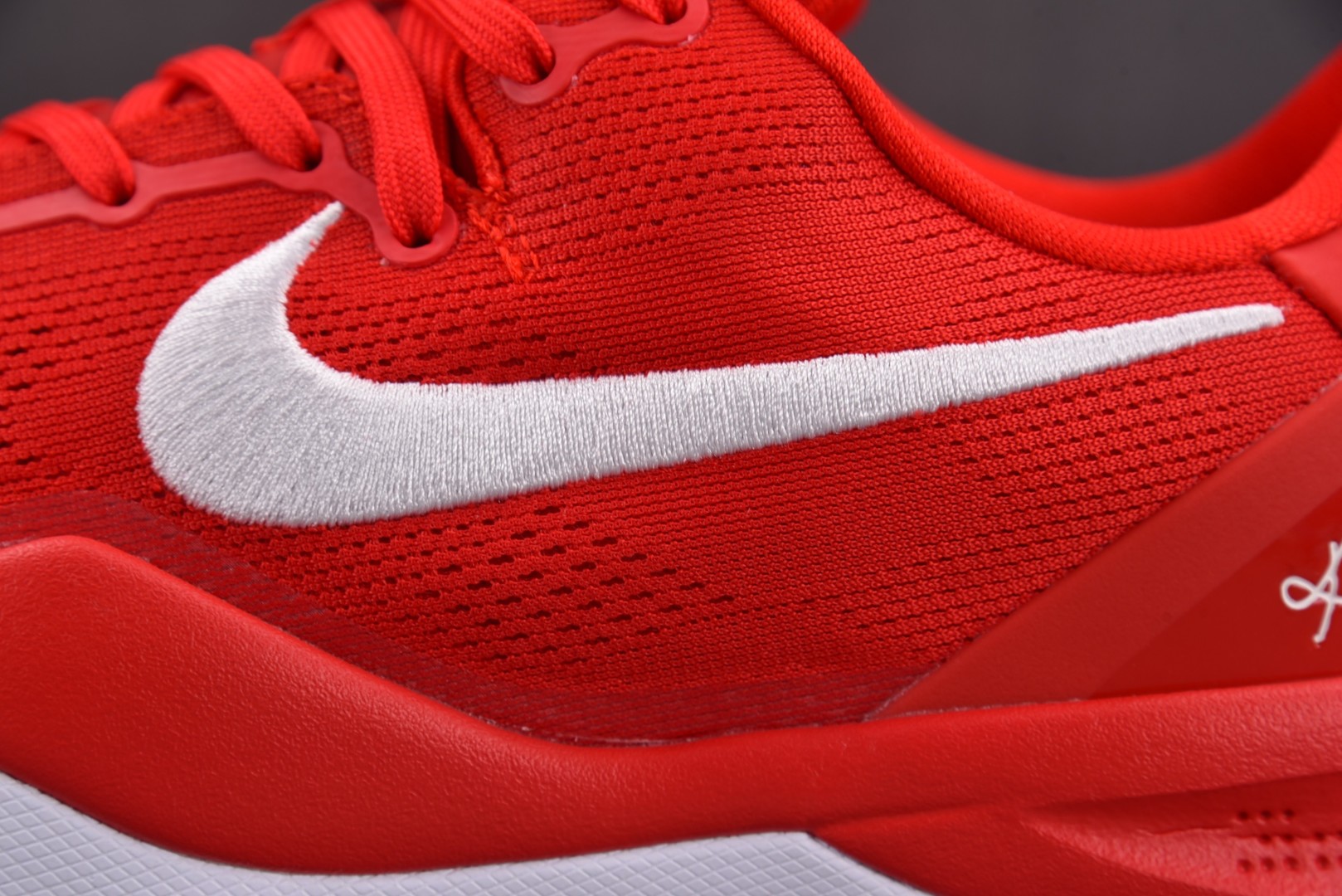 Kobe科比 尺码40-48.5

纯原版出品-NK Kobe 8 Protro University 