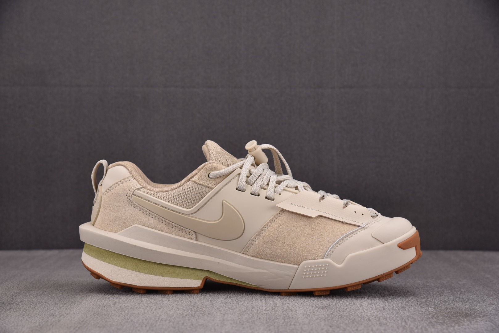 Sacai 尺码36-46

纯原版出品-Sacai x NK Zegamadome SP 米色 HQ8