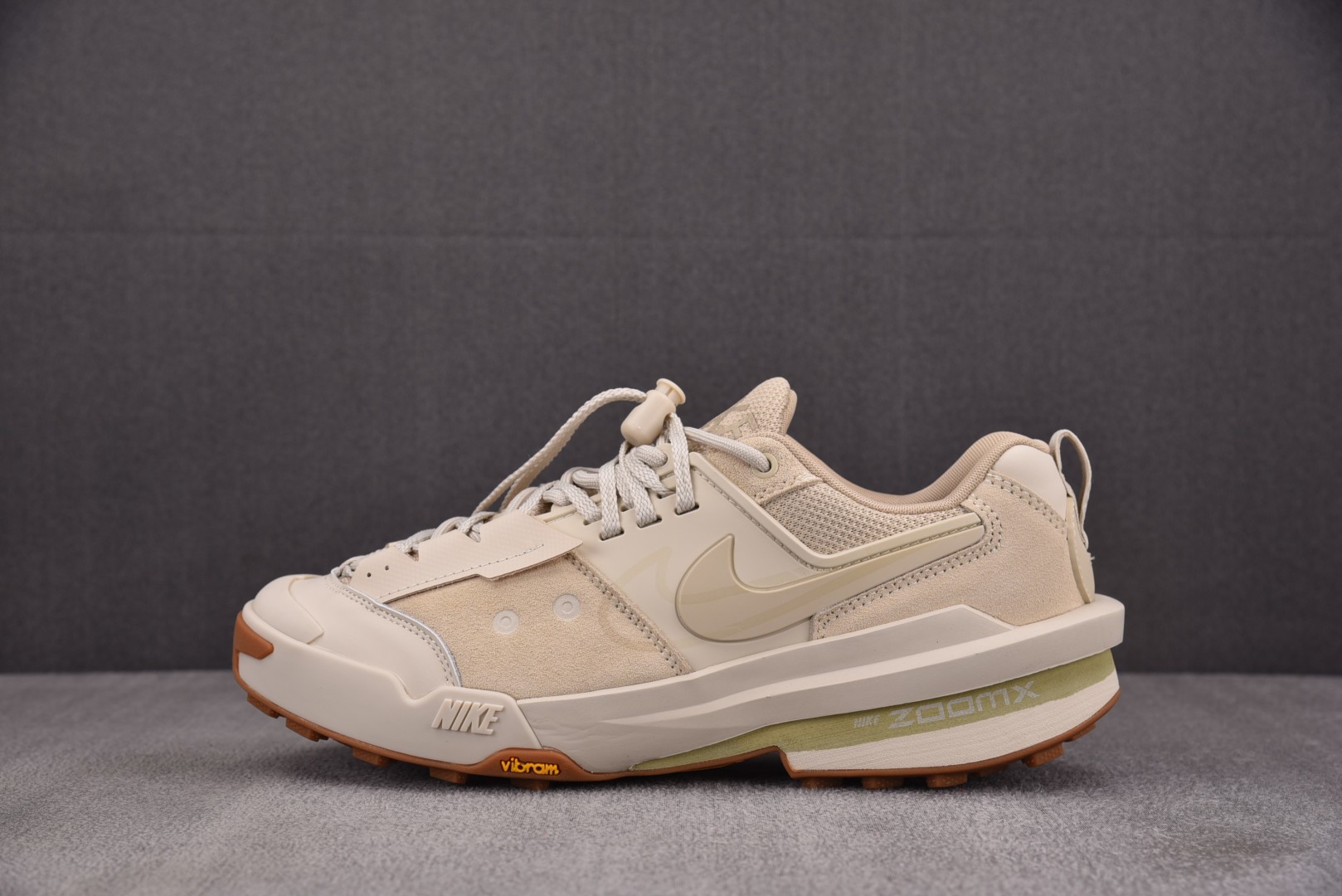 Sacai 尺码36-46

纯原版出品-Sacai x NK Zegamadome SP 米色 HQ8