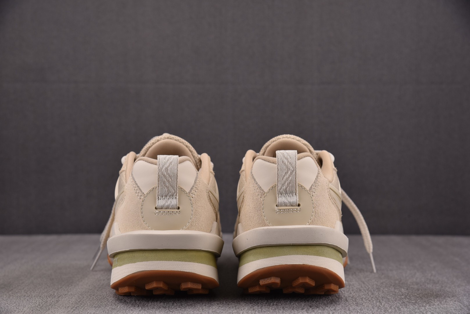 Sacai 尺码36-46

纯原版出品-Sacai x NK Zegamadome SP 米色 HQ8