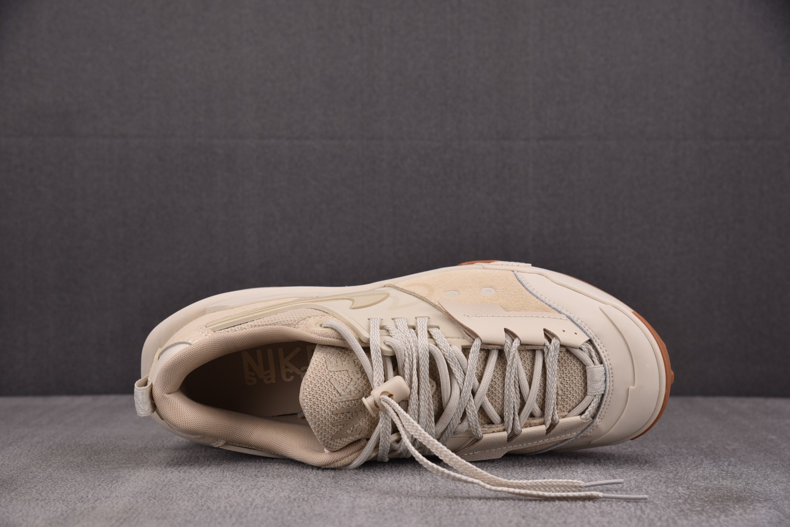 Sacai 尺码36-46

纯原版出品-Sacai x NK Zegamadome SP 米色 HQ8