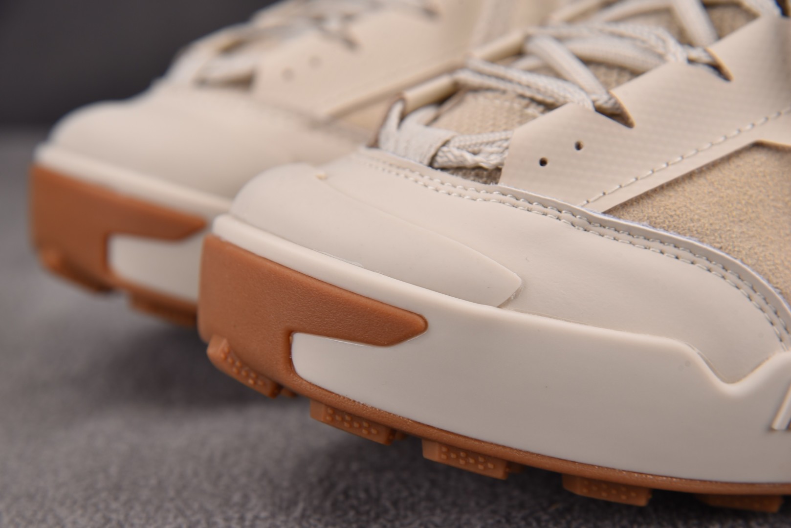 Sacai 尺码36-46

纯原版出品-Sacai x NK Zegamadome SP 米色 HQ8