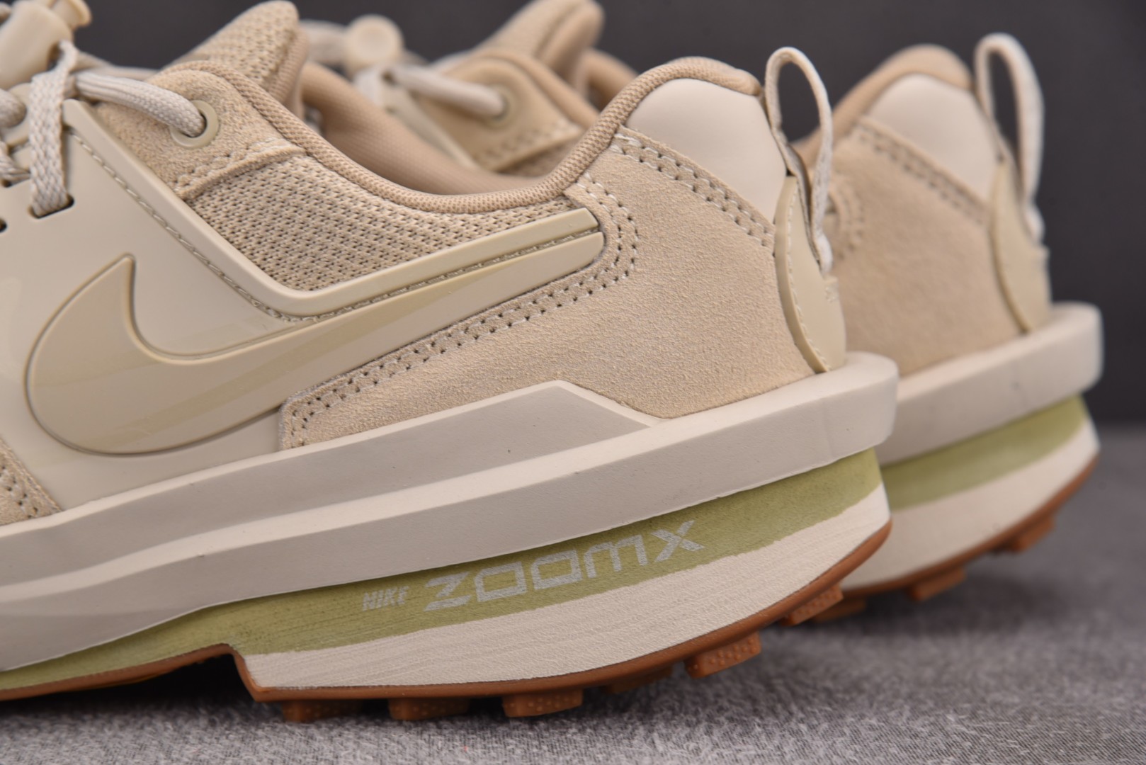 Sacai 尺码36-46

纯原版出品-Sacai x NK Zegamadome SP 米色 HQ8