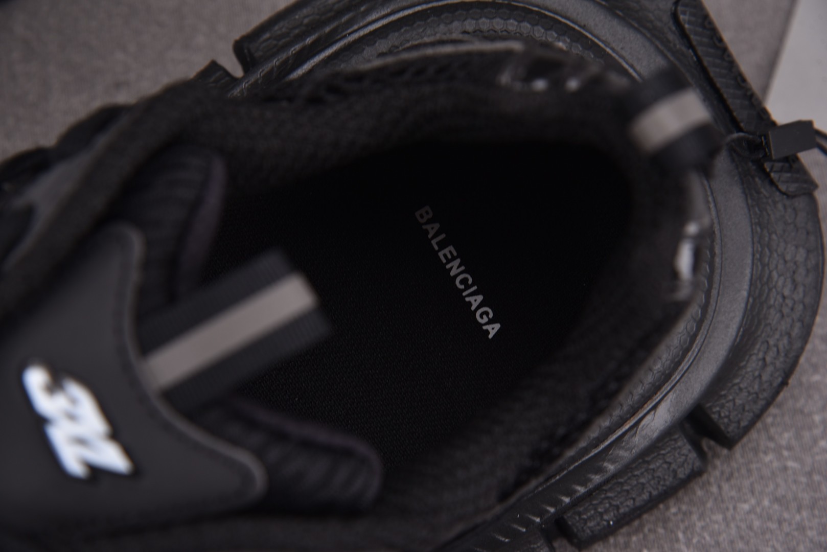 巴黎 尺码36-45

纯原版出品-Balenciaga 3XL Extreme Laces B 绑带金